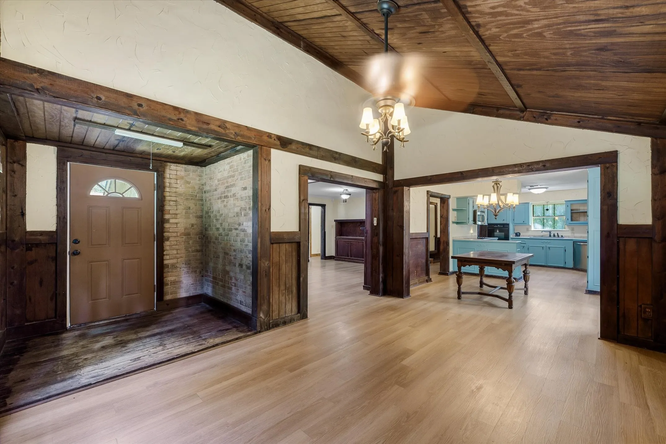 Single Family Residence For Sale in Van Zandt County , 22179 St. Hwy 64, Canton, Texas 75103, 3 Bedroom, 2 Bathroom, Garage spaces, 1,890 Sqft, built in 1990, mls#21344744, Real Estate Agent in Canton, Homes For Sale in Van Zandt county, Homes For Sale in Canton, Realtor in Canton Texas, Real Estate Brokerage Independent Realty Texas, Luminita Cordes Realtor