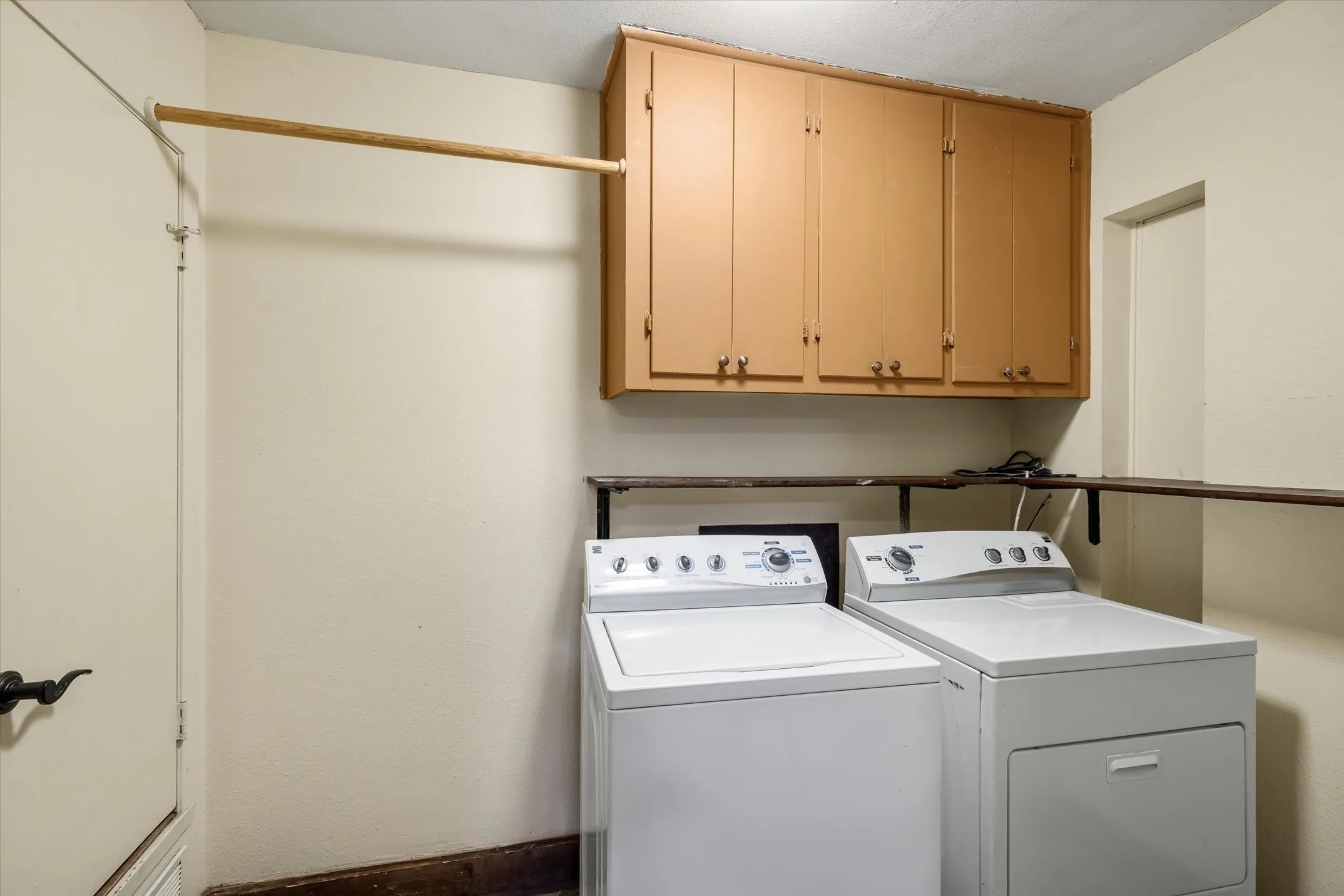 Single Family Residence For Sale in Van Zandt County , 22179 St. Hwy 64, Canton, Texas 75103, 3 Bedroom, 2 Bathroom, Garage spaces, 1,890 Sqft, built in 1990, mls#21344744, Real Estate Agent in Canton, Homes For Sale in Van Zandt county, Homes For Sale in Canton, Realtor in Canton Texas, Real Estate Brokerage Independent Realty Texas, Luminita Cordes Realtor