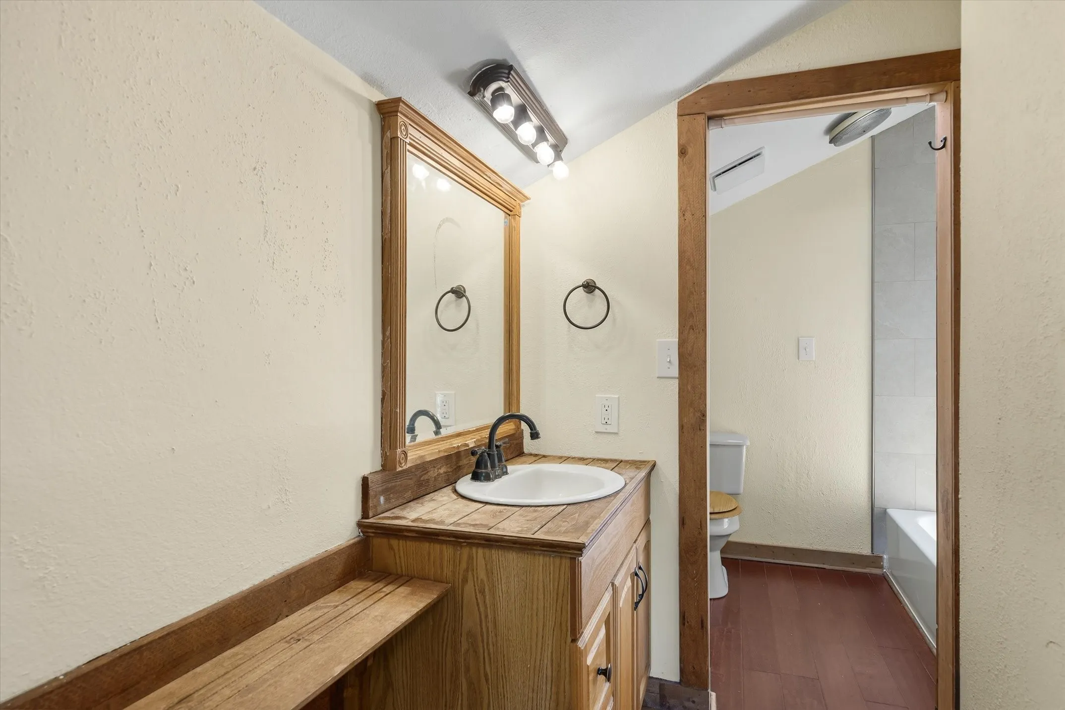 Single Family Residence For Sale in Van Zandt County , 22179 St. Hwy 64, Canton, Texas 75103, 3 Bedroom, 2 Bathroom, Garage spaces, 1,890 Sqft, built in 1990, mls#21344744, Real Estate Agent in Canton, Homes For Sale in Van Zandt county, Homes For Sale in Canton, Realtor in Canton Texas, Real Estate Brokerage Independent Realty Texas, Luminita Cordes Realtor