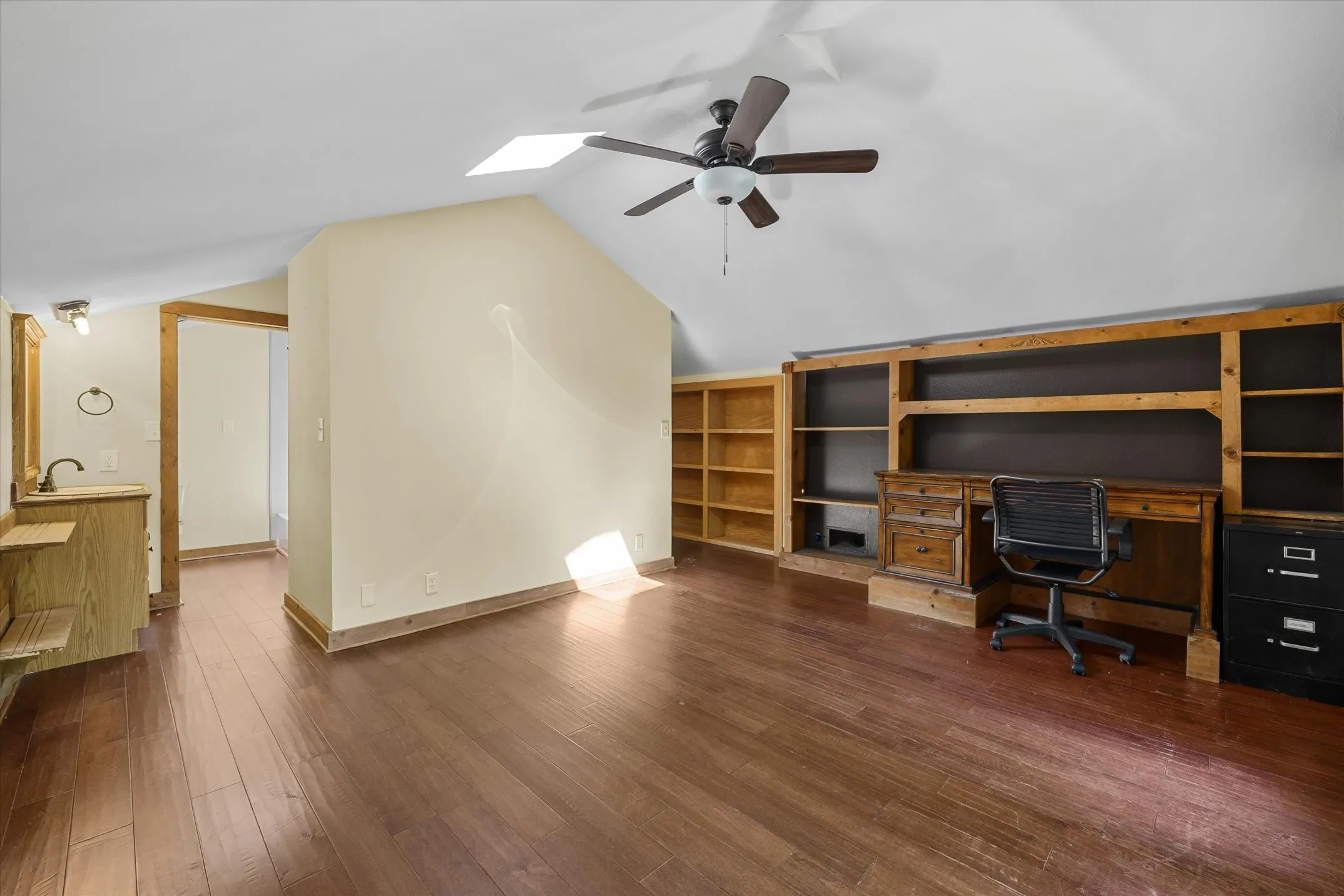 Single Family Residence For Sale in Van Zandt County , 22179 St. Hwy 64, Canton, Texas 75103, 3 Bedroom, 2 Bathroom, Garage spaces, 1,890 Sqft, built in 1990, mls#21344744, Real Estate Agent in Canton, Homes For Sale in Van Zandt county, Homes For Sale in Canton, Realtor in Canton Texas, Real Estate Brokerage Independent Realty Texas, Luminita Cordes Realtor