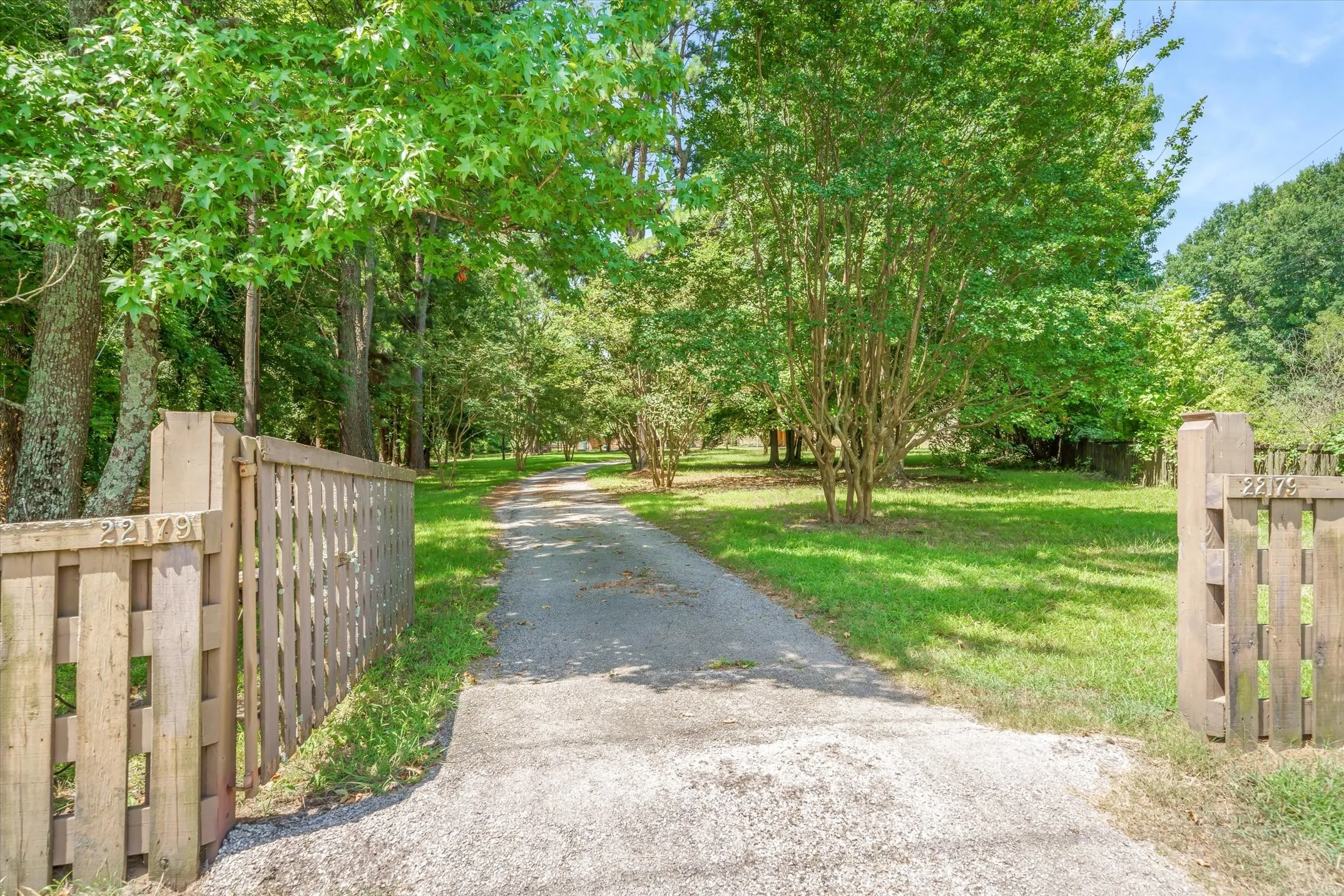 Single Family Residence For Sale in Van Zandt County , 22179 St. Hwy 64, Canton, Texas 75103, 3 Bedroom, 2 Bathroom, Garage spaces, 1,890 Sqft, built in 1990, mls#21344744, Real Estate Agent in Canton, Homes For Sale in Van Zandt county, Homes For Sale in Canton, Realtor in Canton Texas, Real Estate Brokerage Independent Realty Texas, Luminita Cordes Realtor