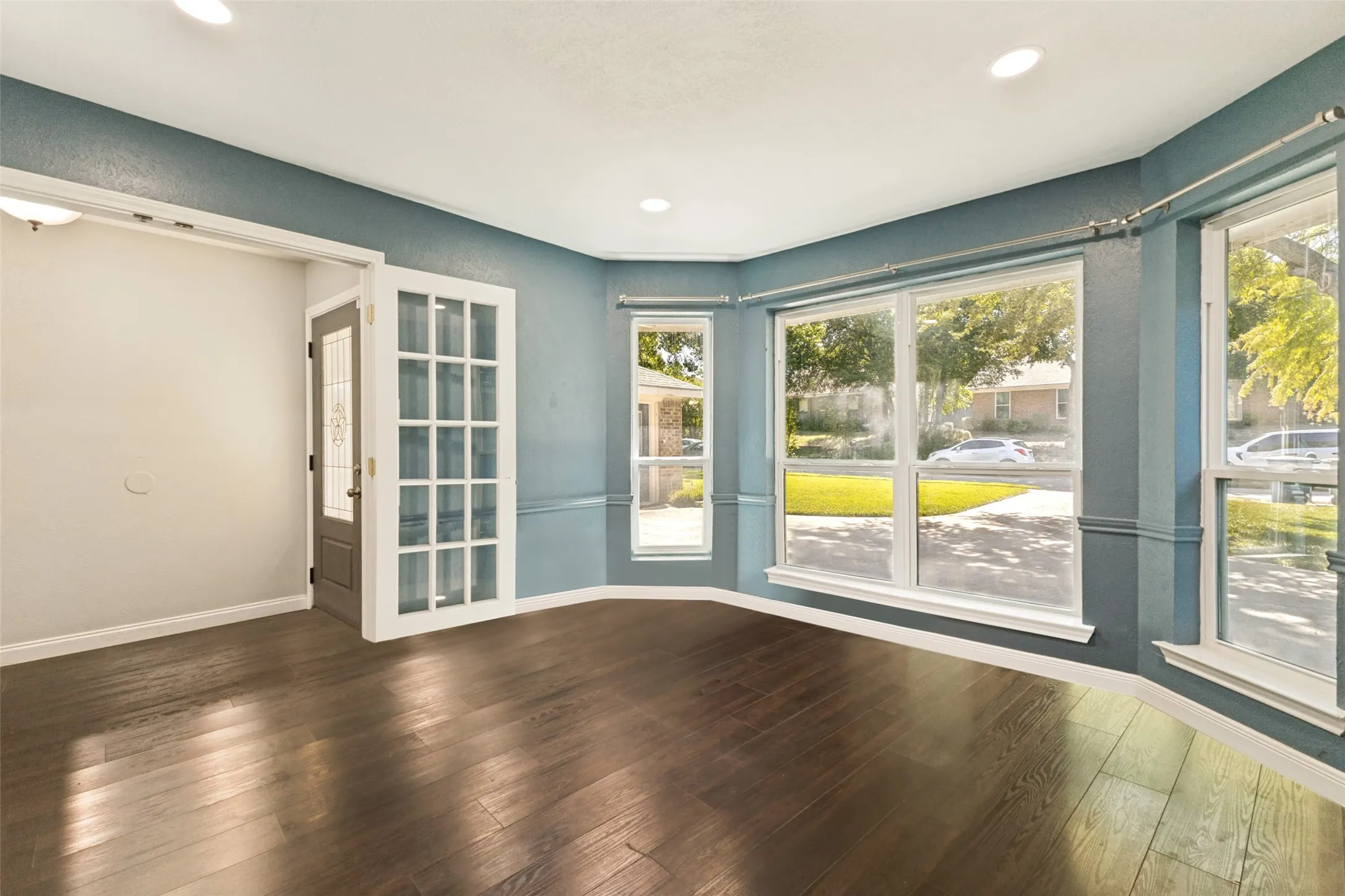Single Family Residence For Sale in Dallas County , 3010 Rambling Drive, Dallas, Texas 75228, 3 Bedroom, 2 Bathroom, Garage spaces, 2,168 Sqft, built in 1983, mls#21345315, Real Estate Agent in Dallas, Homes For Sale in Dallas county, Homes For Sale in Dallas, Realtor in Dallas Texas, Real Estate Brokerage Independent Realty Texas, Luminita Cordes Realtor