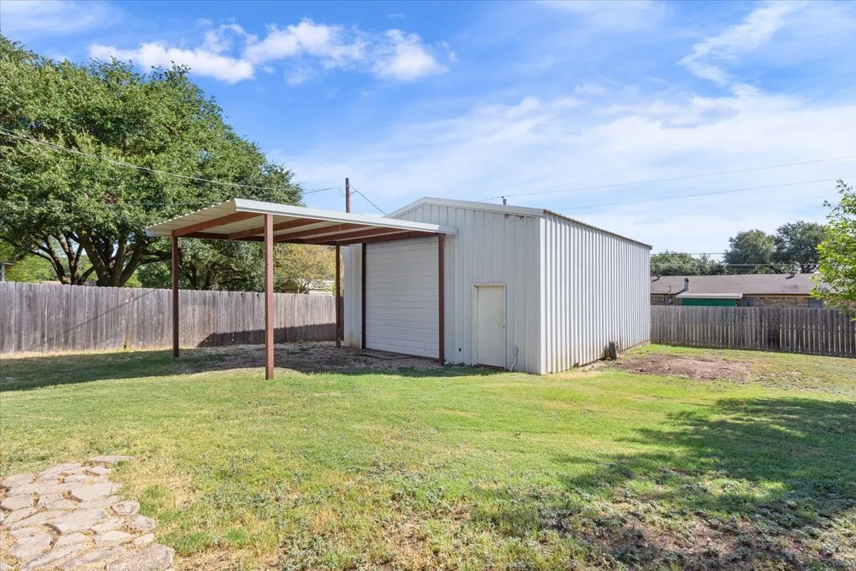 Side shot of the 25'x32' workshop
