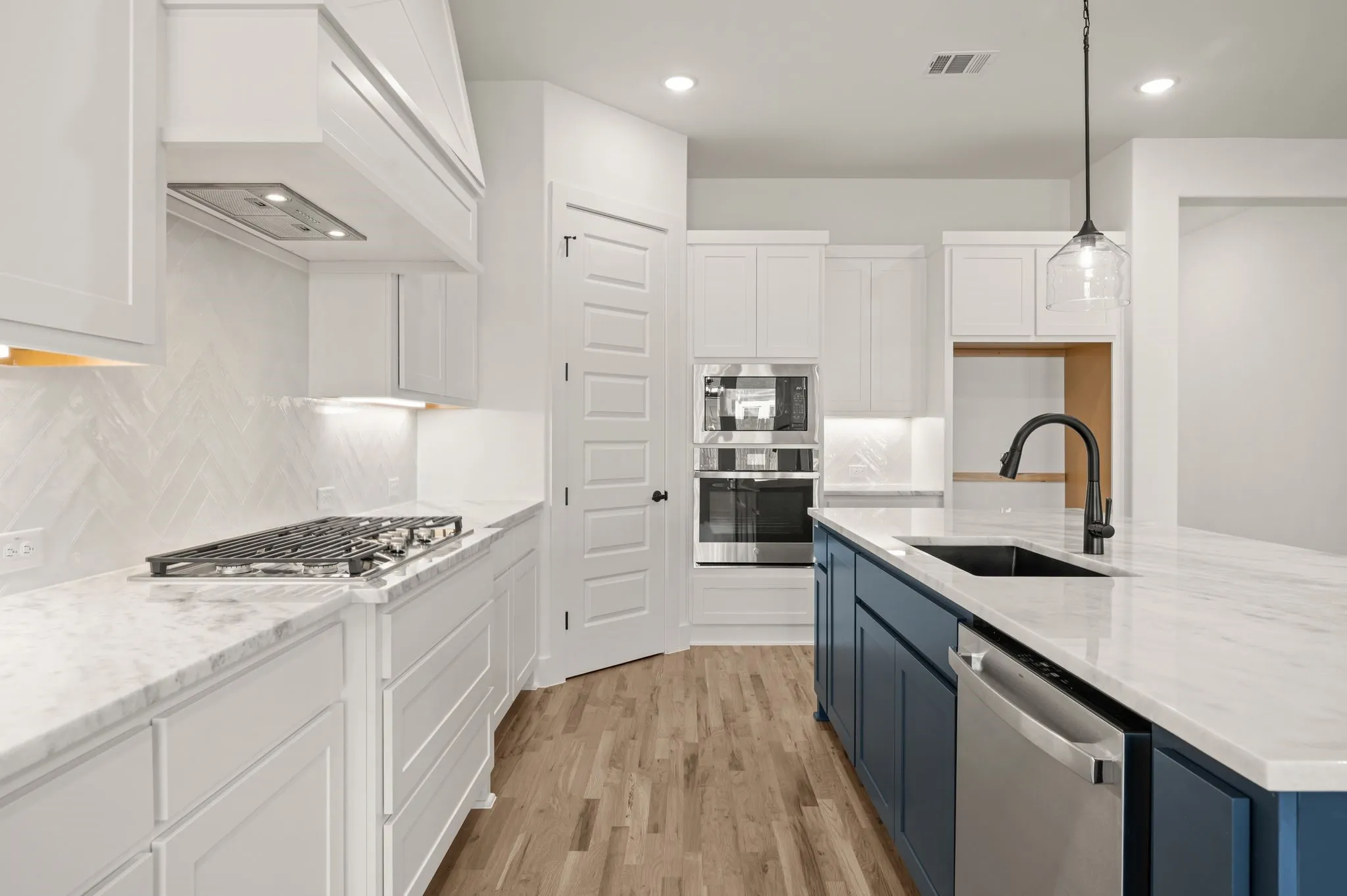 Single Family Residence For Sale in Parker County , 912 Highlands Avenue, Aledo, Texas 76008, 3 Bedroom, 3 Bathroom, Garage spaces, 2,810 Sqft, built in 2026, mls#21345579, Real Estate Agent in Aledo, Homes For Sale in Parker county, Homes For Sale in Aledo, Realtor in Aledo Texas, Real Estate Brokerage Independent Realty Texas, Luminita Cordes Realtor