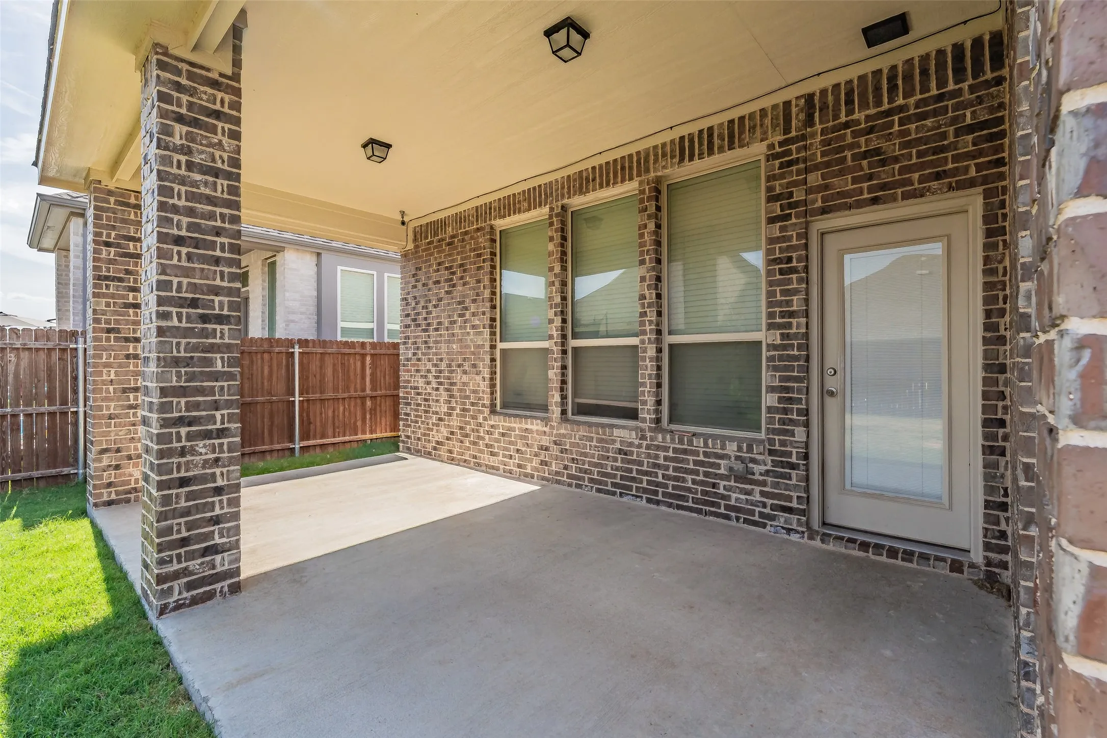 Single Family Residence For Sale in Parker County , 14833 Grissom Avenue, Aledo, Texas 76008, 3 Bedroom, 3 Bathroom, 2 Garage spaces, 2,240 Sqft, built in 2022, mls#21345522, Real Estate Agent in Aledo, Homes For Sale in Parker county, Homes For Sale in Aledo, Realtor in Aledo Texas, Real Estate Brokerage Independent Realty Texas, Luminita Cordes Realtor