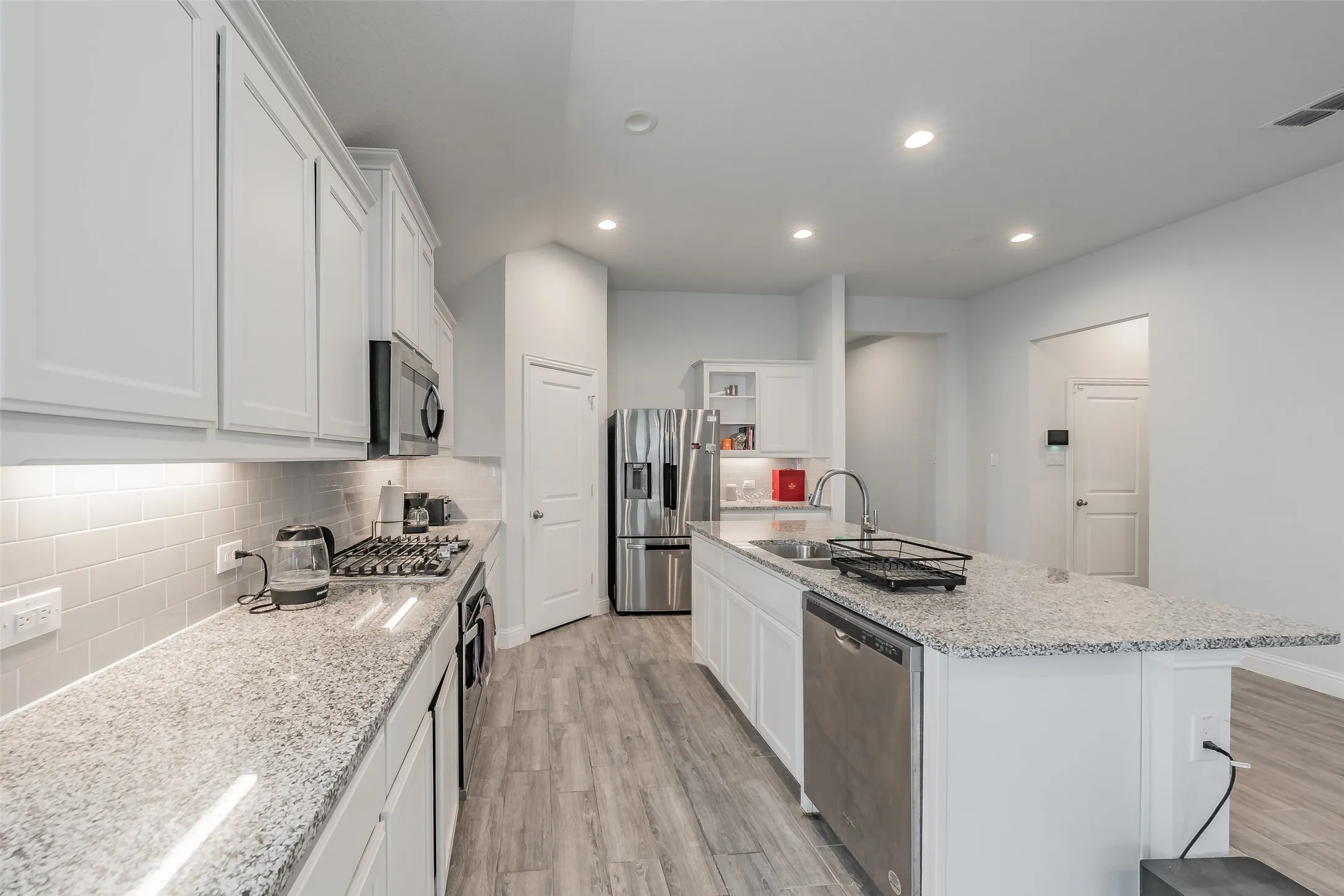 Single Family Residence For Sale in Parker County , 14833 Grissom Avenue, Aledo, Texas 76008, 3 Bedroom, 3 Bathroom, 2 Garage spaces, 2,240 Sqft, built in 2022, mls#21345522, Real Estate Agent in Aledo, Homes For Sale in Parker county, Homes For Sale in Aledo, Realtor in Aledo Texas, Real Estate Brokerage Independent Realty Texas, Luminita Cordes Realtor