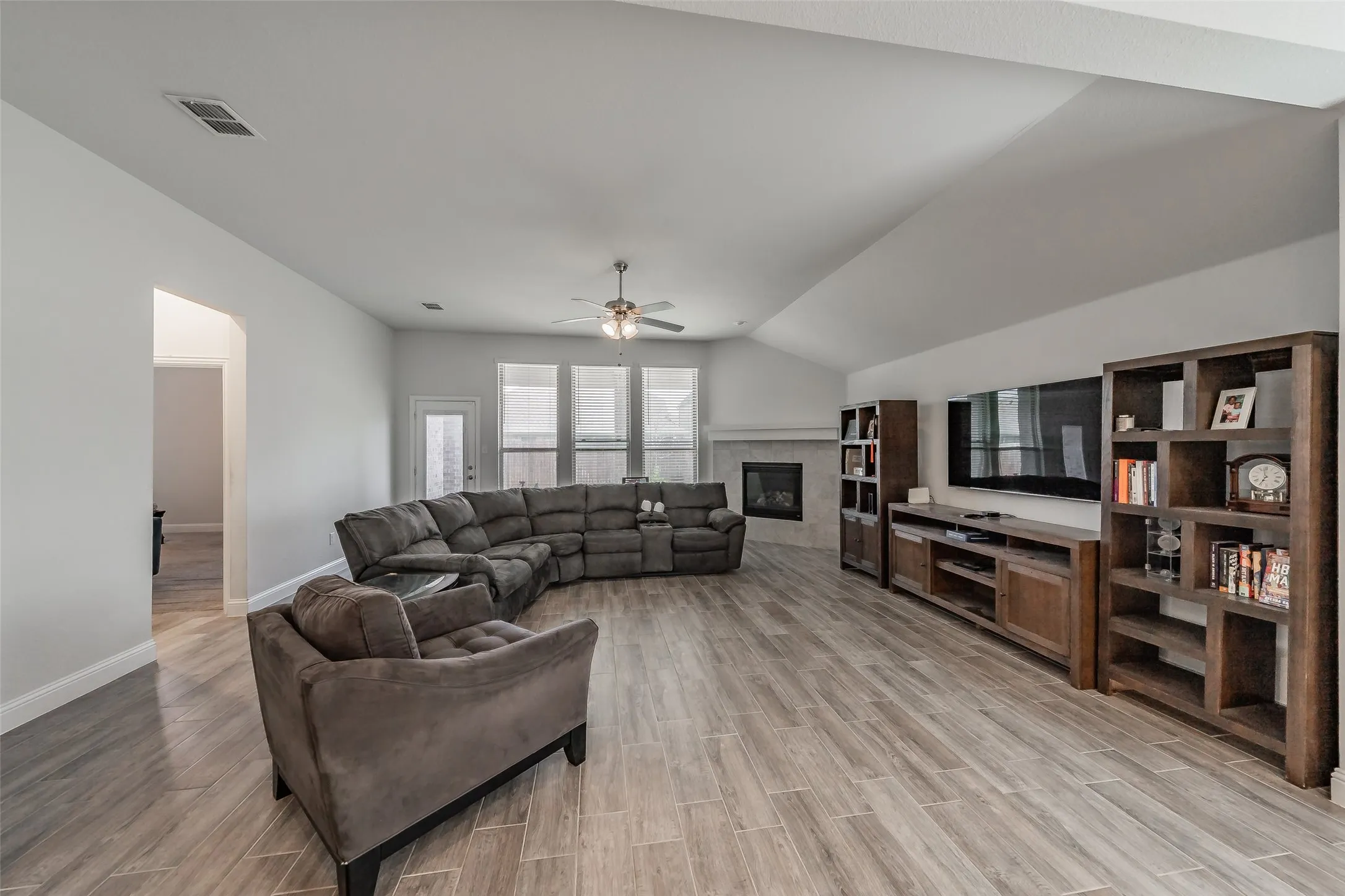 Single Family Residence For Sale in Parker County , 14833 Grissom Avenue, Aledo, Texas 76008, 3 Bedroom, 3 Bathroom, 2 Garage spaces, 2,240 Sqft, built in 2022, mls#21345522, Real Estate Agent in Aledo, Homes For Sale in Parker county, Homes For Sale in Aledo, Realtor in Aledo Texas, Real Estate Brokerage Independent Realty Texas, Luminita Cordes Realtor