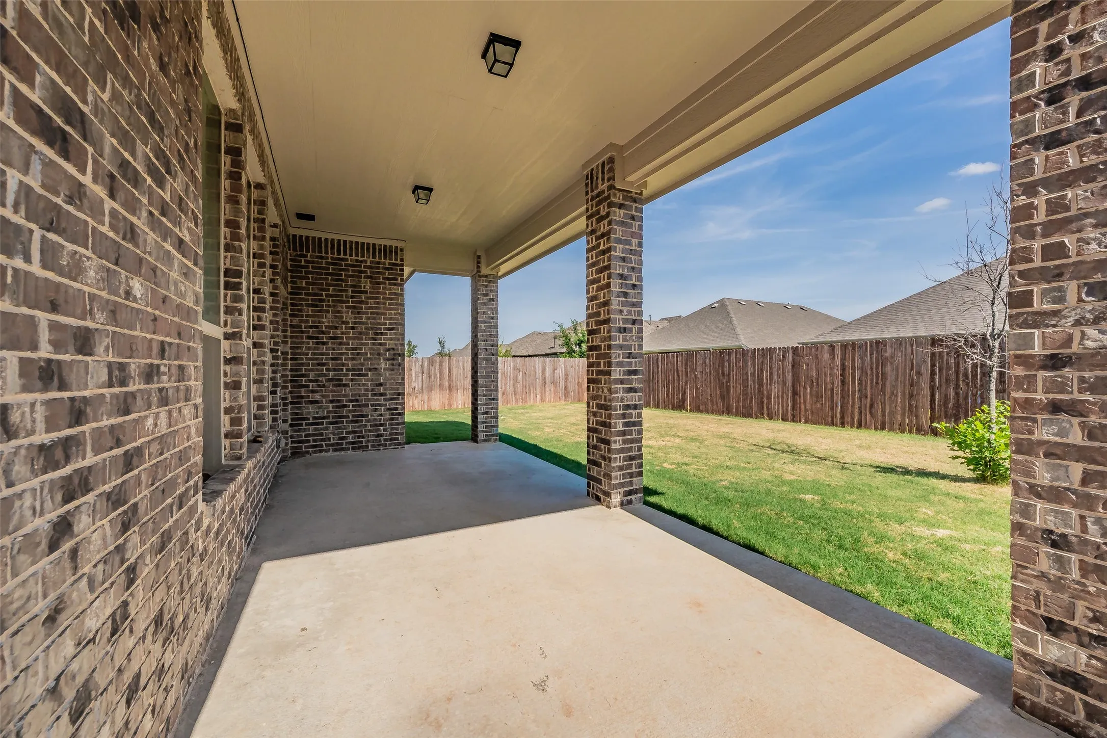 Single Family Residence For Sale in Parker County , 14833 Grissom Avenue, Aledo, Texas 76008, 3 Bedroom, 3 Bathroom, 2 Garage spaces, 2,240 Sqft, built in 2022, mls#21345522, Real Estate Agent in Aledo, Homes For Sale in Parker county, Homes For Sale in Aledo, Realtor in Aledo Texas, Real Estate Brokerage Independent Realty Texas, Luminita Cordes Realtor