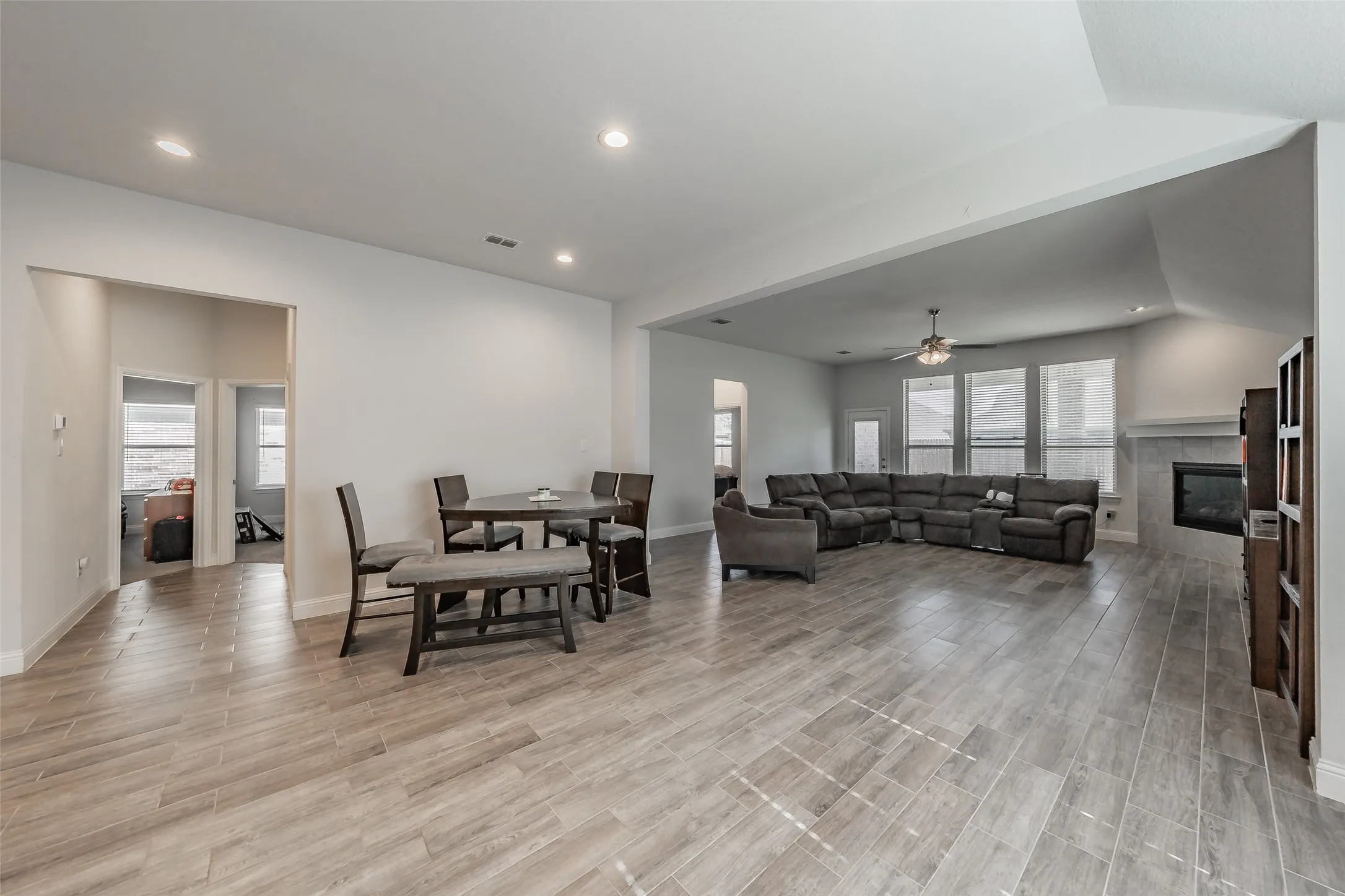Single Family Residence For Sale in Parker County , 14833 Grissom Avenue, Aledo, Texas 76008, 3 Bedroom, 3 Bathroom, 2 Garage spaces, 2,240 Sqft, built in 2022, mls#21345522, Real Estate Agent in Aledo, Homes For Sale in Parker county, Homes For Sale in Aledo, Realtor in Aledo Texas, Real Estate Brokerage Independent Realty Texas, Luminita Cordes Realtor
