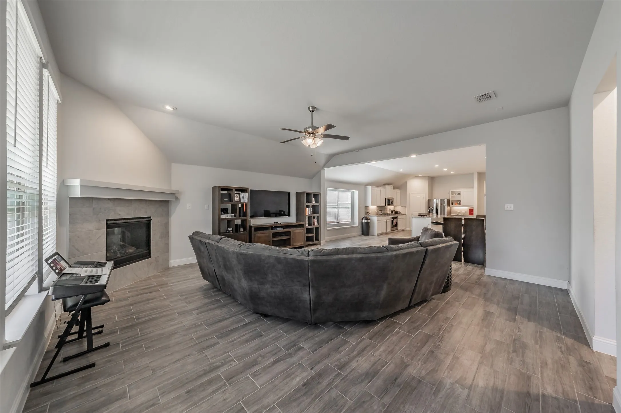 Single Family Residence For Sale in Parker County , 14833 Grissom Avenue, Aledo, Texas 76008, 3 Bedroom, 3 Bathroom, 2 Garage spaces, 2,240 Sqft, built in 2022, mls#21345522, Real Estate Agent in Aledo, Homes For Sale in Parker county, Homes For Sale in Aledo, Realtor in Aledo Texas, Real Estate Brokerage Independent Realty Texas, Luminita Cordes Realtor