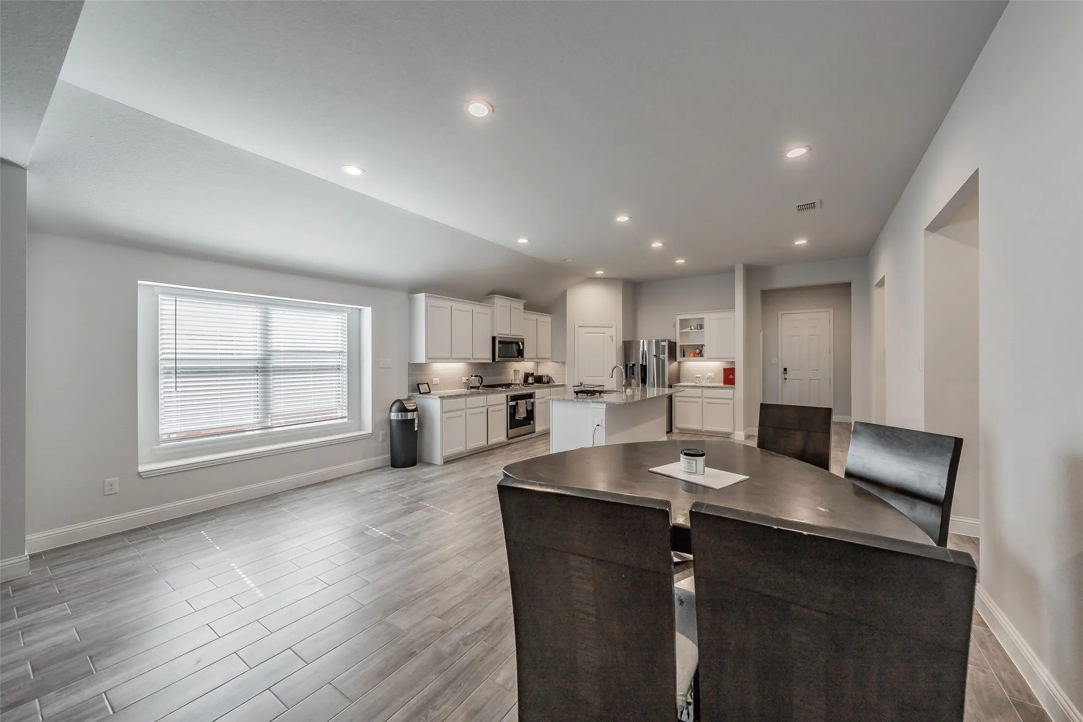 Single Family Residence For Sale in Parker County , 14833 Grissom Avenue, Aledo, Texas 76008, 3 Bedroom, 3 Bathroom, 2 Garage spaces, 2,240 Sqft, built in 2022, mls#21345522, Real Estate Agent in Aledo, Homes For Sale in Parker county, Homes For Sale in Aledo, Realtor in Aledo Texas, Real Estate Brokerage Independent Realty Texas, Luminita Cordes Realtor