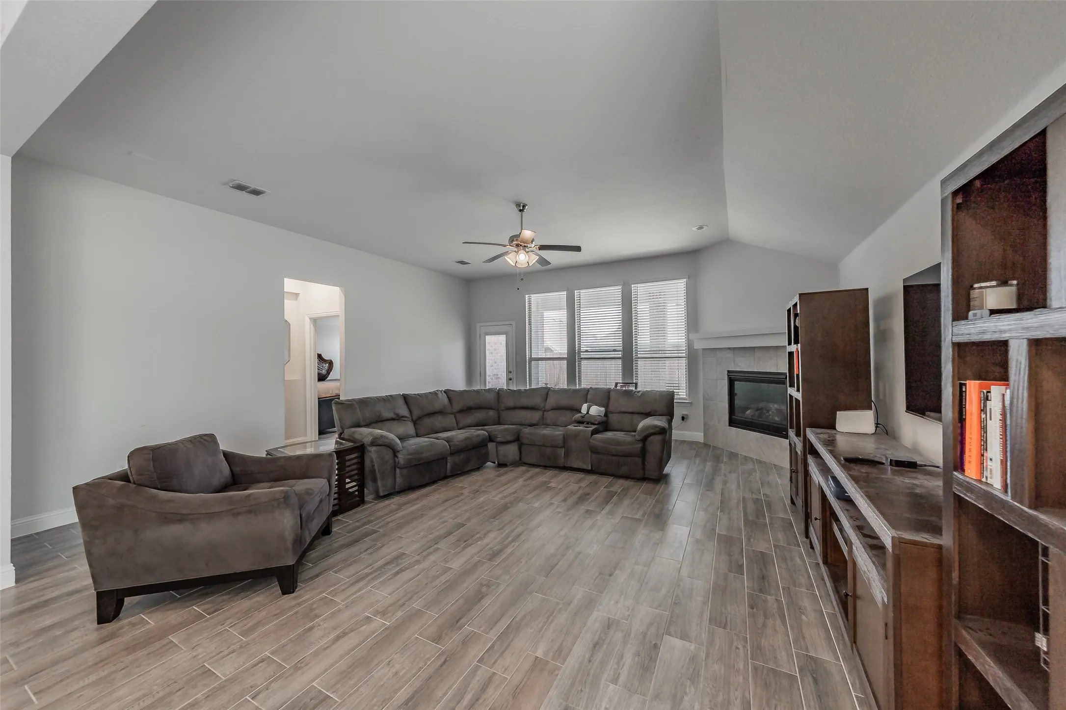 Single Family Residence For Sale in Parker County , 14833 Grissom Avenue, Aledo, Texas 76008, 3 Bedroom, 3 Bathroom, 2 Garage spaces, 2,240 Sqft, built in 2022, mls#21345522, Real Estate Agent in Aledo, Homes For Sale in Parker county, Homes For Sale in Aledo, Realtor in Aledo Texas, Real Estate Brokerage Independent Realty Texas, Luminita Cordes Realtor