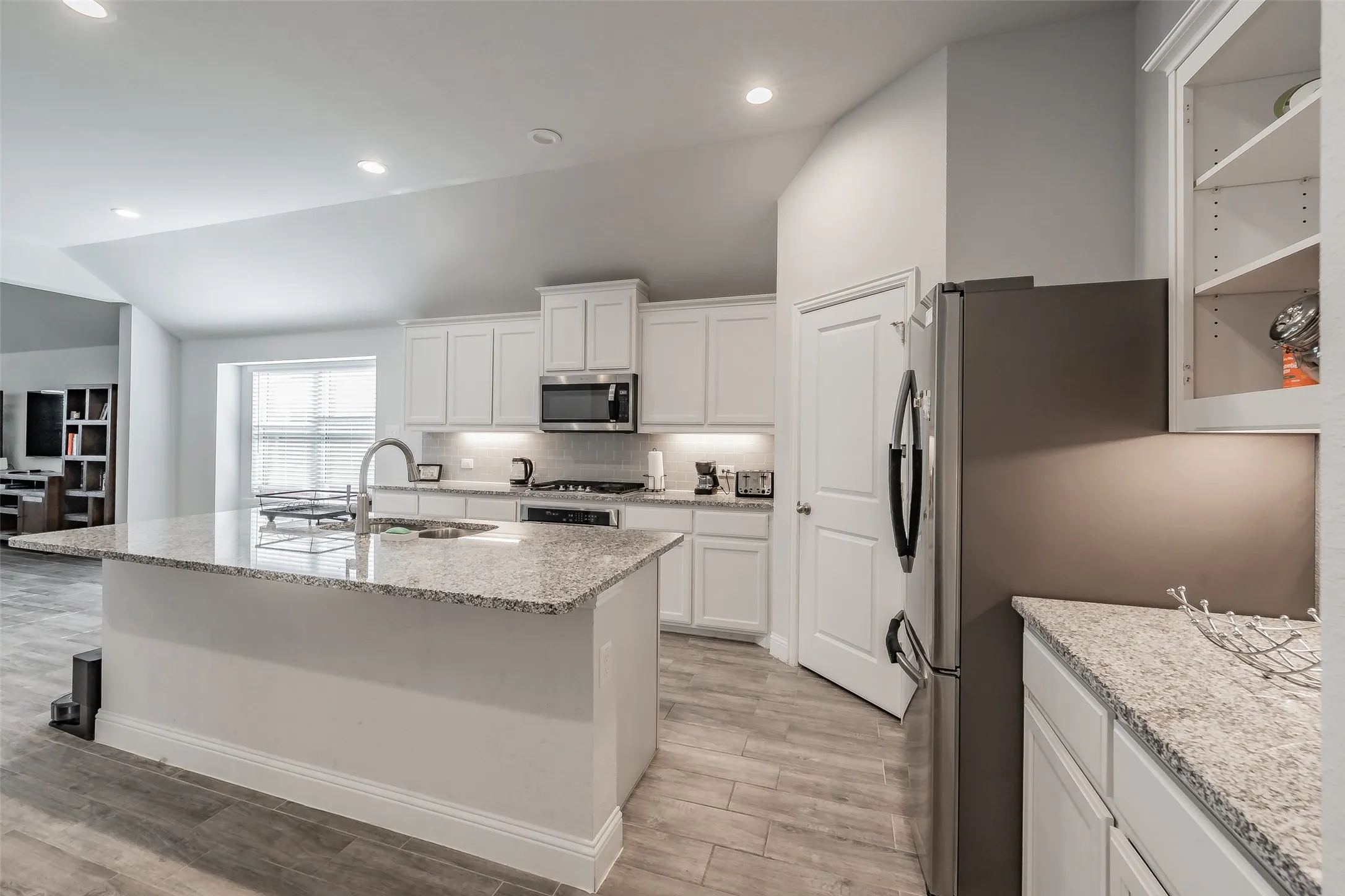 Single Family Residence For Sale in Parker County , 14833 Grissom Avenue, Aledo, Texas 76008, 3 Bedroom, 3 Bathroom, 2 Garage spaces, 2,240 Sqft, built in 2022, mls#21345522, Real Estate Agent in Aledo, Homes For Sale in Parker county, Homes For Sale in Aledo, Realtor in Aledo Texas, Real Estate Brokerage Independent Realty Texas, Luminita Cordes Realtor