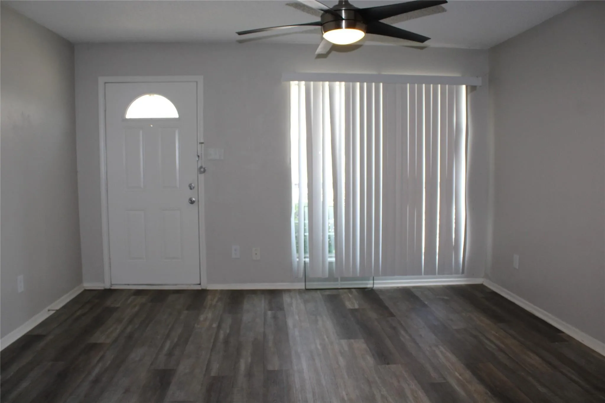 Single Family Residence For Rent in Dallas County , 10500 Lake June Road I07, Dallas, Texas 75217, 2 Bedroom, 2 Bathroom, Garage spaces, 1,103 Sqft, built in 1984, mls#21345593, Real Estate Agent in Dallas, Homes For Rent in Dallas county, Homes For Rent in Dallas, Realtor in Dallas Texas, Real Estate Brokerage Independent Realty Texas, Luminita Cordes Realtor
