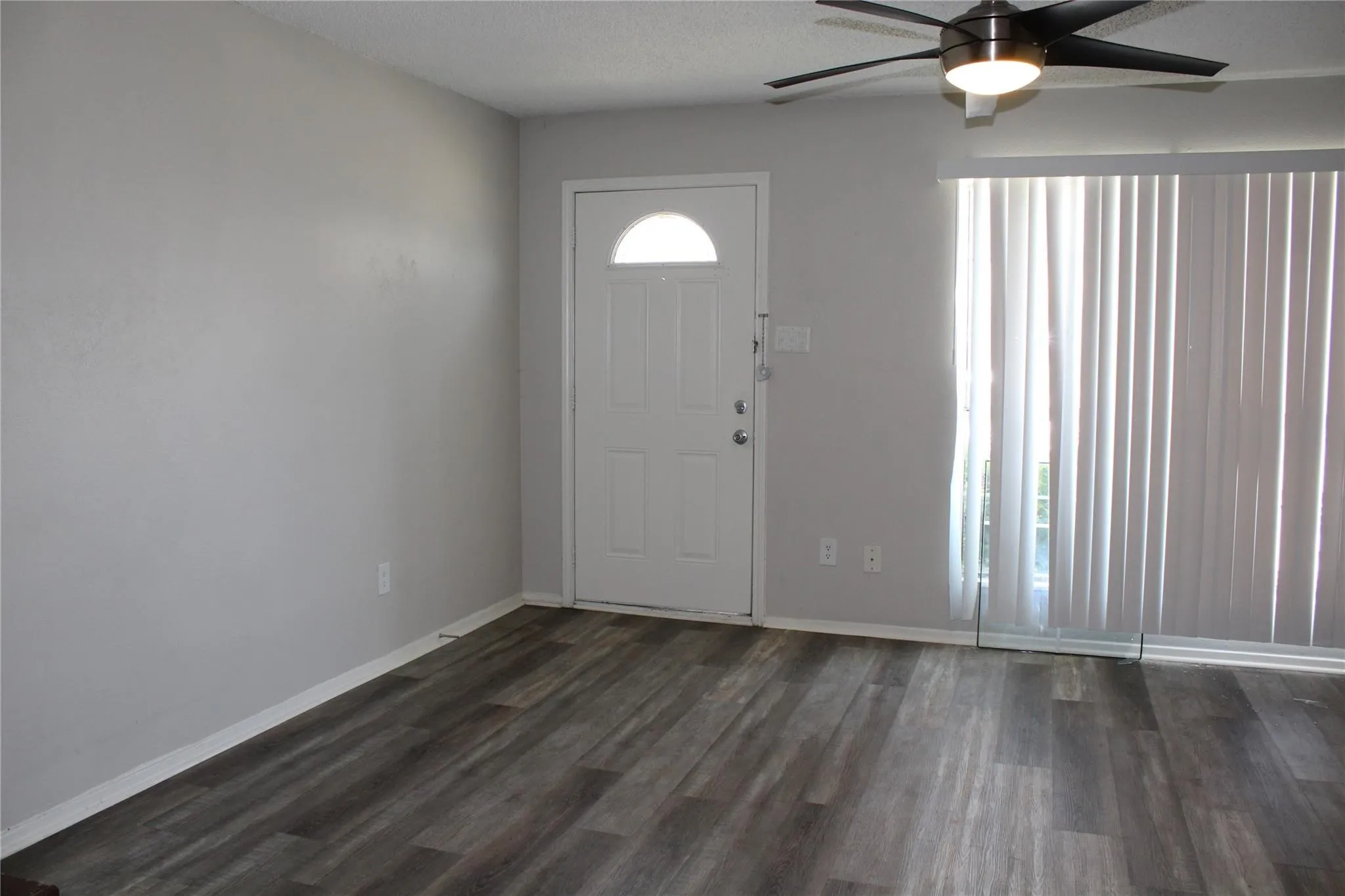Single Family Residence For Rent in Dallas County , 10500 Lake June Road I07, Dallas, Texas 75217, 2 Bedroom, 2 Bathroom, Garage spaces, 1,103 Sqft, built in 1984, mls#21345593, Real Estate Agent in Dallas, Homes For Rent in Dallas county, Homes For Rent in Dallas, Realtor in Dallas Texas, Real Estate Brokerage Independent Realty Texas, Luminita Cordes Realtor