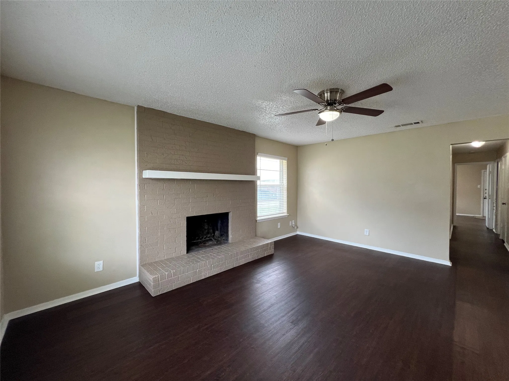 Duplex For Rent in Tarrant County , 7041 Crosstimbers Lane, North Richland Hills, Texas 76182, 2 Bedroom, 2 Bathroom, Garage spaces, 1,008 Sqft, built in 1983, mls#21345597, Real Estate Agent in North Richland Hills, Homes For Rent in Tarrant county, Homes For Rent in North Richland Hills, Realtor in North Richland Hills Texas, Real Estate Brokerage Independent Realty Texas, Luminita Cordes Realtor