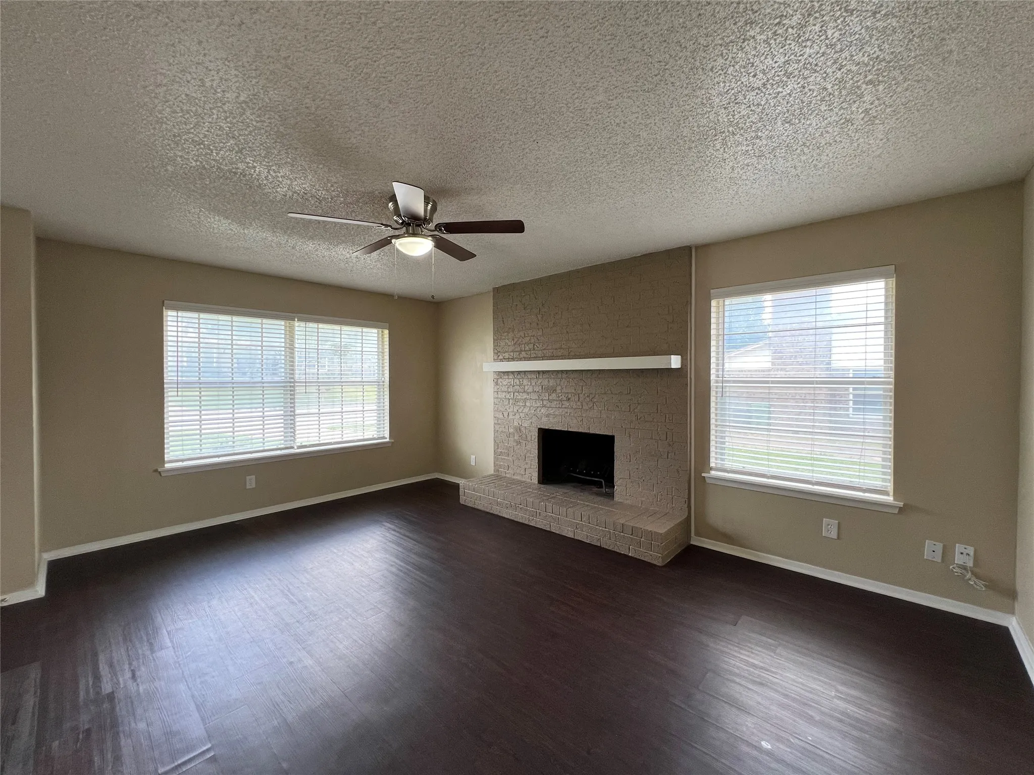 Duplex For Rent in Tarrant County , 7041 Crosstimbers Lane, North Richland Hills, Texas 76182, 2 Bedroom, 2 Bathroom, Garage spaces, 1,008 Sqft, built in 1983, mls#21345597, Real Estate Agent in North Richland Hills, Homes For Rent in Tarrant county, Homes For Rent in North Richland Hills, Realtor in North Richland Hills Texas, Real Estate Brokerage Independent Realty Texas, Luminita Cordes Realtor