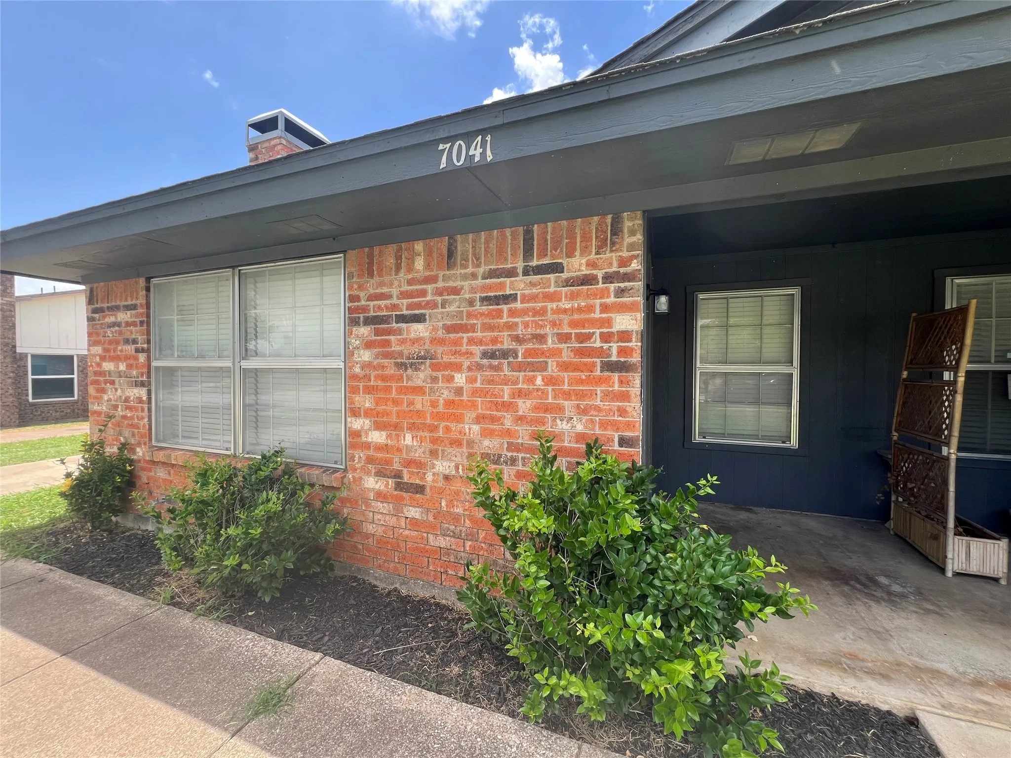 Duplex For Rent in Tarrant County , 7041 Crosstimbers Lane, North Richland Hills, Texas 76182, 2 Bedroom, 2 Bathroom, Garage spaces, 1,008 Sqft, built in 1983, mls#21345597, Real Estate Agent in North Richland Hills, Homes For Rent in Tarrant county, Homes For Rent in North Richland Hills, Realtor in North Richland Hills Texas, Real Estate Brokerage Independent Realty Texas, Luminita Cordes Realtor