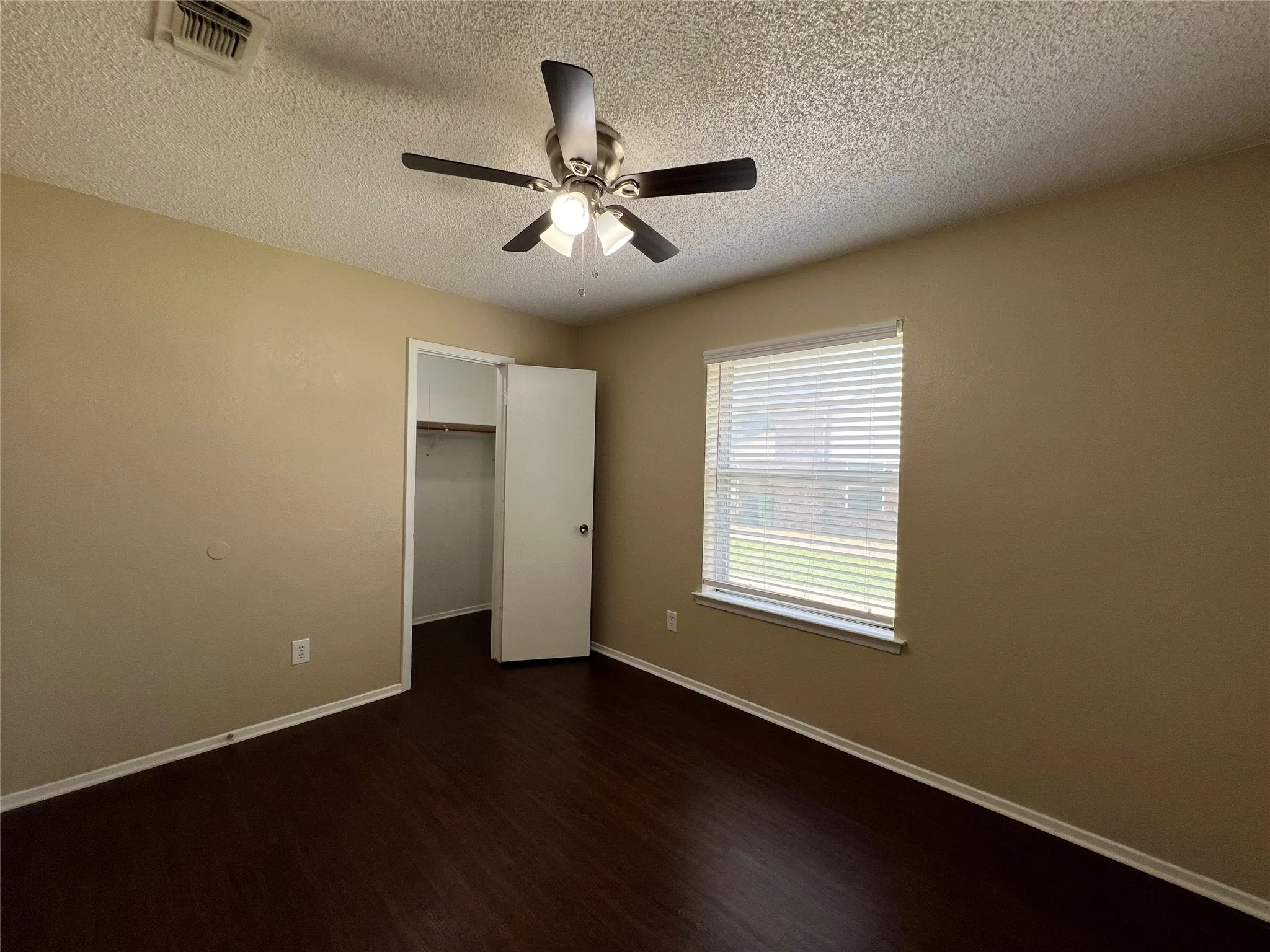 Duplex For Rent in Tarrant County , 7041 Crosstimbers Lane, North Richland Hills, Texas 76182, 2 Bedroom, 2 Bathroom, Garage spaces, 1,008 Sqft, built in 1983, mls#21345597, Real Estate Agent in North Richland Hills, Homes For Rent in Tarrant county, Homes For Rent in North Richland Hills, Realtor in North Richland Hills Texas, Real Estate Brokerage Independent Realty Texas, Luminita Cordes Realtor