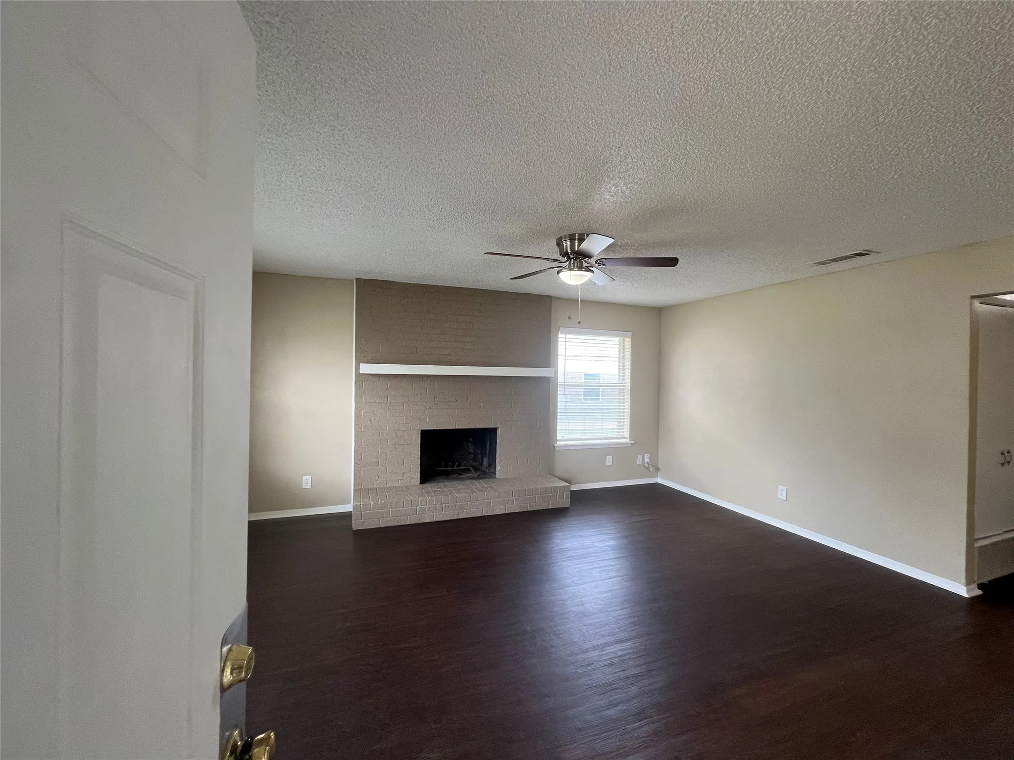 Duplex For Rent in Tarrant County , 7041 Crosstimbers Lane, North Richland Hills, Texas 76182, 2 Bedroom, 2 Bathroom, Garage spaces, 1,008 Sqft, built in 1983, mls#21345597, Real Estate Agent in North Richland Hills, Homes For Rent in Tarrant county, Homes For Rent in North Richland Hills, Realtor in North Richland Hills Texas, Real Estate Brokerage Independent Realty Texas, Luminita Cordes Realtor