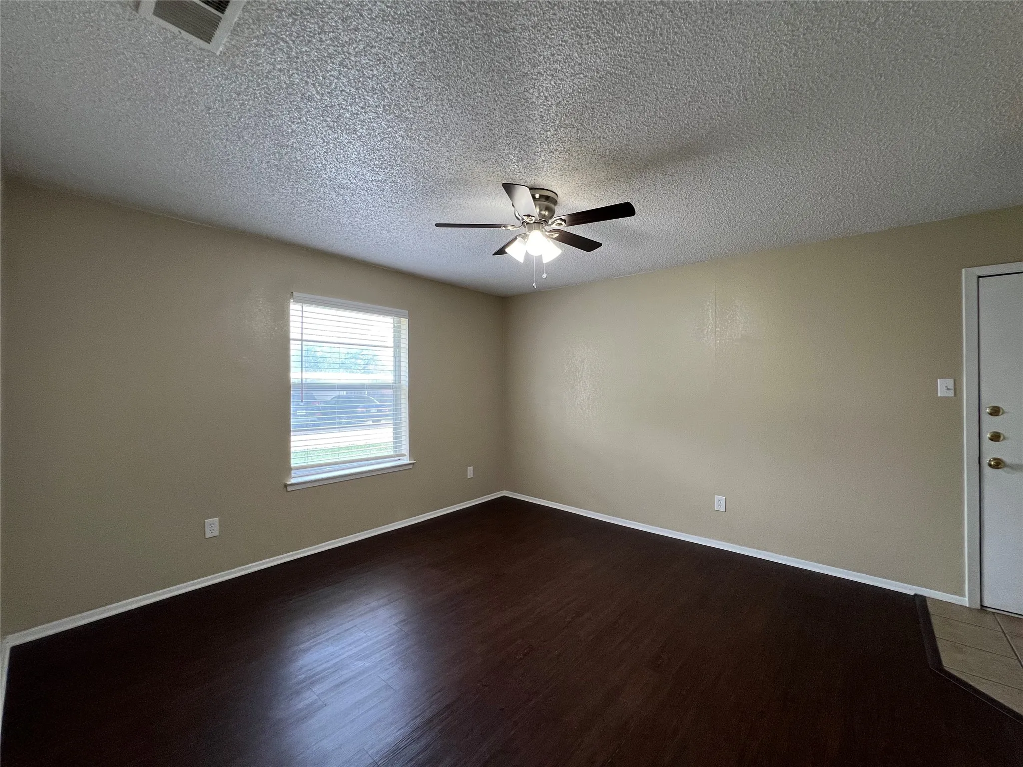 Duplex For Rent in Tarrant County , 7041 Crosstimbers Lane, North Richland Hills, Texas 76182, 2 Bedroom, 2 Bathroom, Garage spaces, 1,008 Sqft, built in 1983, mls#21345597, Real Estate Agent in North Richland Hills, Homes For Rent in Tarrant county, Homes For Rent in North Richland Hills, Realtor in North Richland Hills Texas, Real Estate Brokerage Independent Realty Texas, Luminita Cordes Realtor