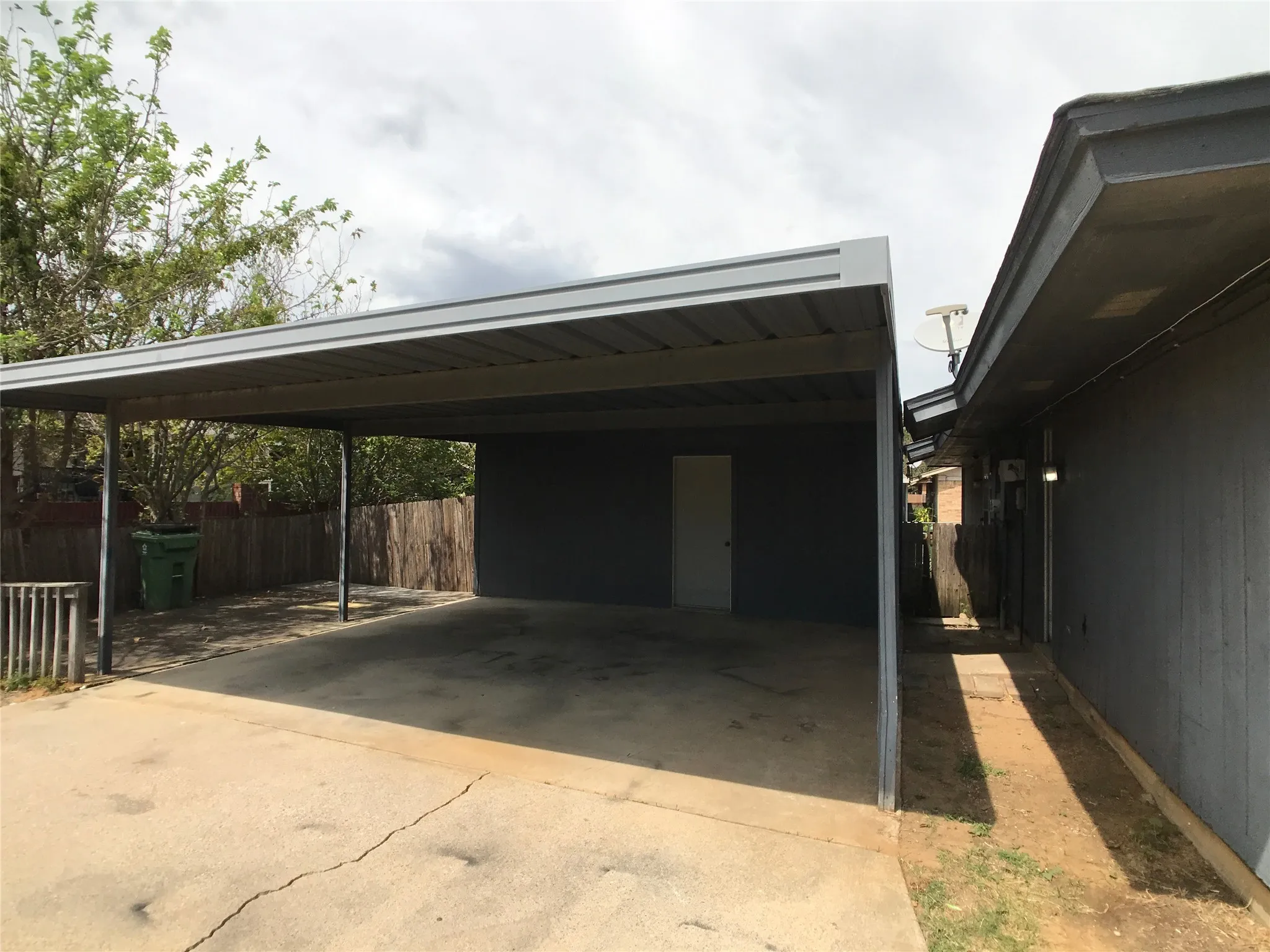 Duplex For Rent in Tarrant County , 7041 Crosstimbers Lane, North Richland Hills, Texas 76182, 2 Bedroom, 2 Bathroom, Garage spaces, 1,008 Sqft, built in 1983, mls#21345597, Real Estate Agent in North Richland Hills, Homes For Rent in Tarrant county, Homes For Rent in North Richland Hills, Realtor in North Richland Hills Texas, Real Estate Brokerage Independent Realty Texas, Luminita Cordes Realtor
