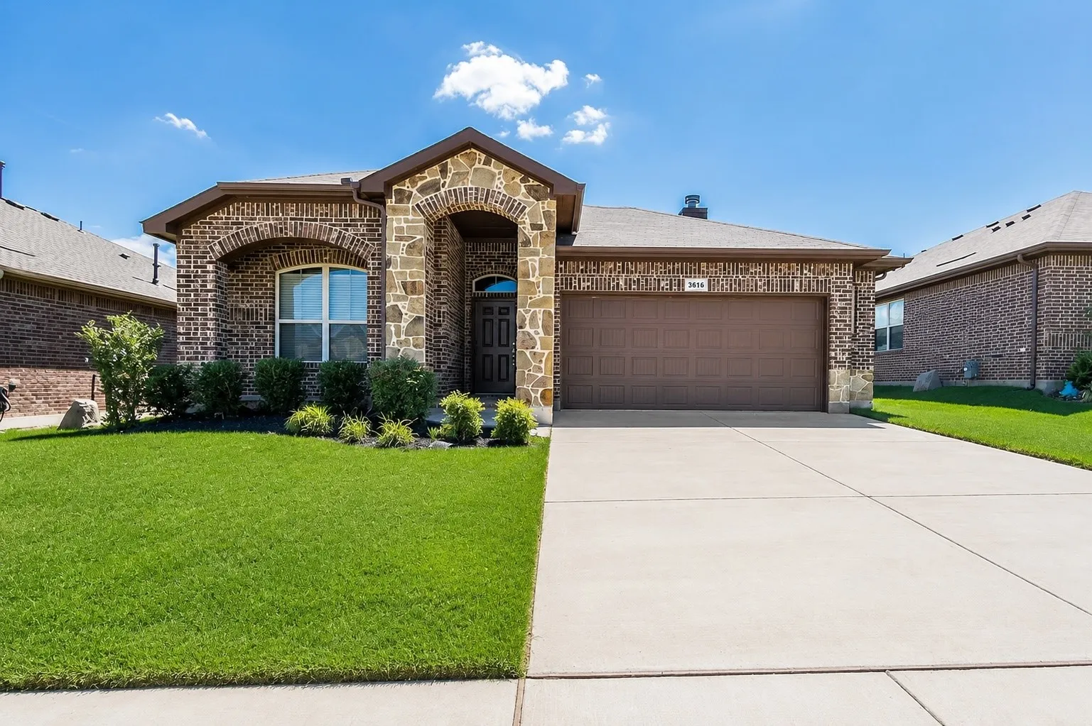 Single Family Residence For Sale in Denton County , 5816 Marsh Rail Drive, Denton, Texas 76208, 3 Bedroom, 2 Bathroom, 2 Garage spaces, 1,510 Sqft, built in 2015, mls#21340308, Real Estate Agent in Denton, Homes For Sale in Denton county, Homes For Sale in Denton, Realtor in Denton Texas, Real Estate Brokerage Independent Realty Texas, Luminita Cordes Realtor