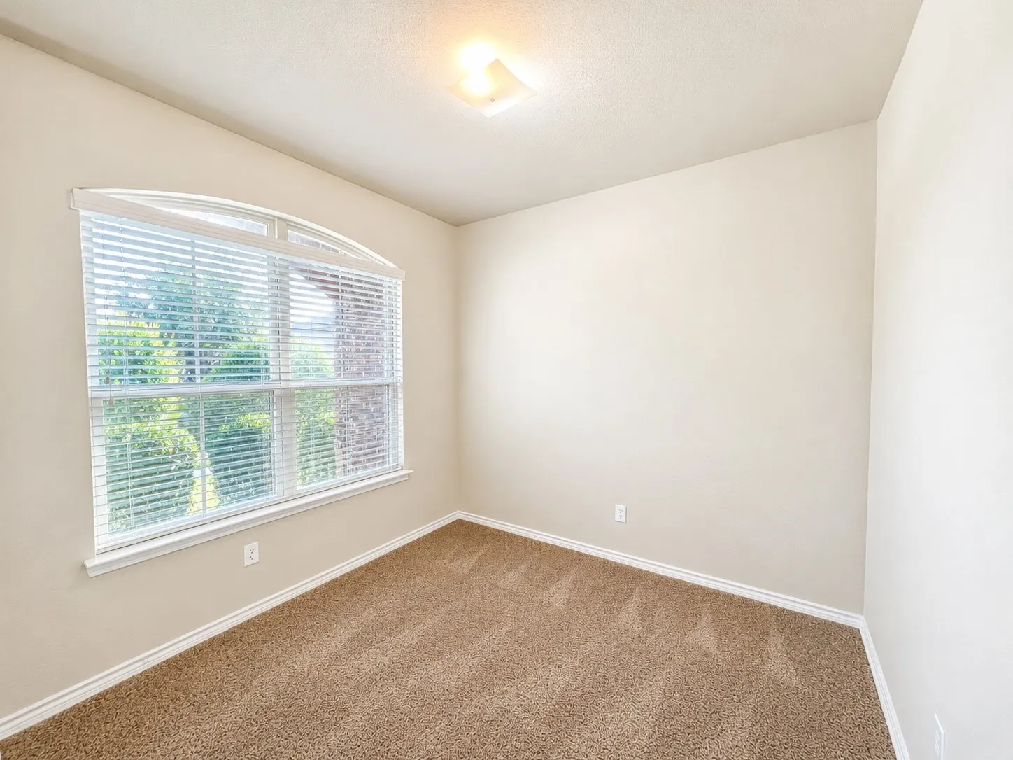 Single Family Residence For Sale in Denton County , 5816 Marsh Rail Drive, Denton, Texas 76208, 3 Bedroom, 2 Bathroom, 2 Garage spaces, 1,510 Sqft, built in 2015, mls#21340308, Real Estate Agent in Denton, Homes For Sale in Denton county, Homes For Sale in Denton, Realtor in Denton Texas, Real Estate Brokerage Independent Realty Texas, Luminita Cordes Realtor
