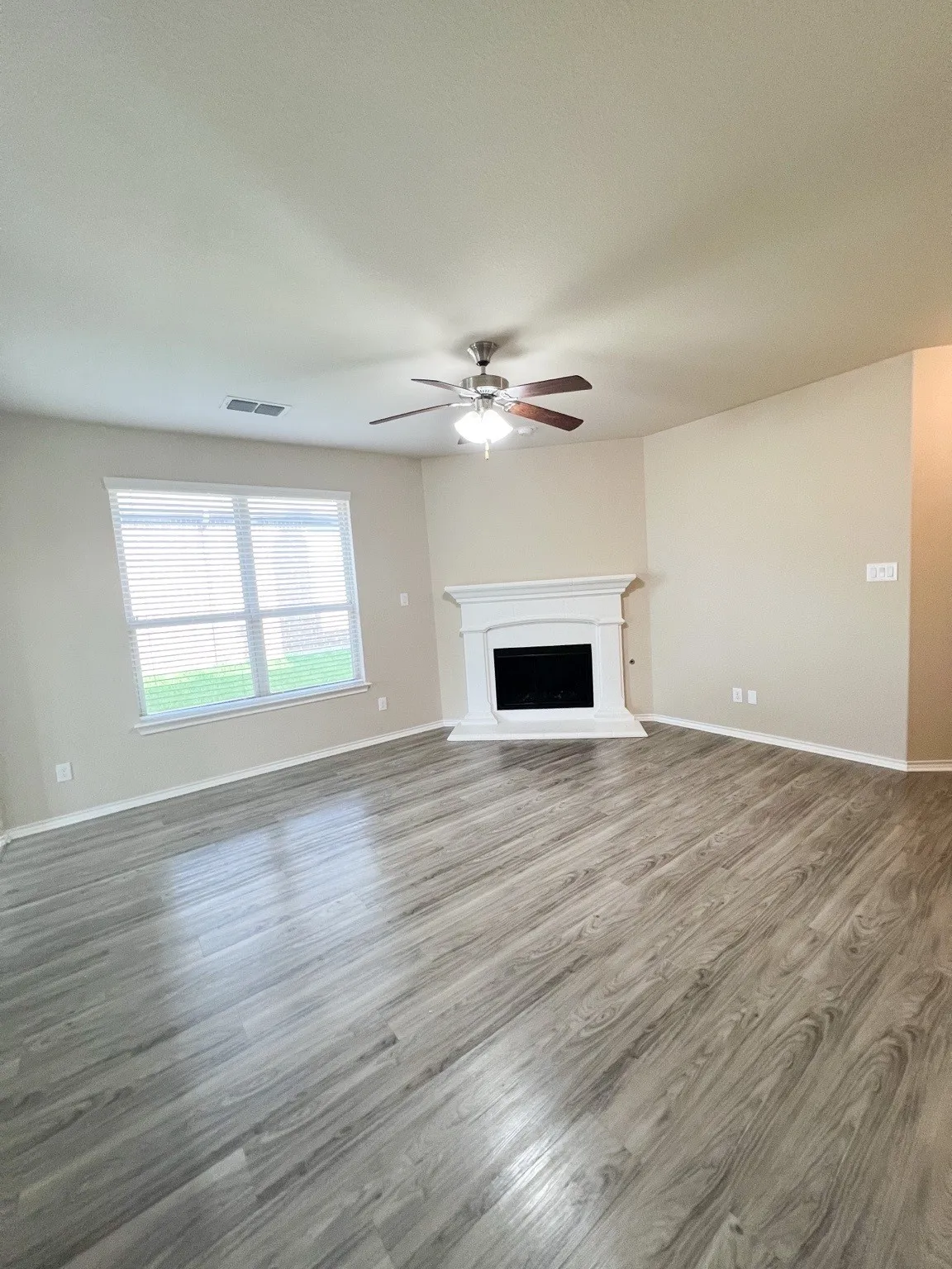 Single Family Residence For Sale in Denton County , 5816 Marsh Rail Drive, Denton, Texas 76208, 3 Bedroom, 2 Bathroom, 2 Garage spaces, 1,510 Sqft, built in 2015, mls#21340308, Real Estate Agent in Denton, Homes For Sale in Denton county, Homes For Sale in Denton, Realtor in Denton Texas, Real Estate Brokerage Independent Realty Texas, Luminita Cordes Realtor