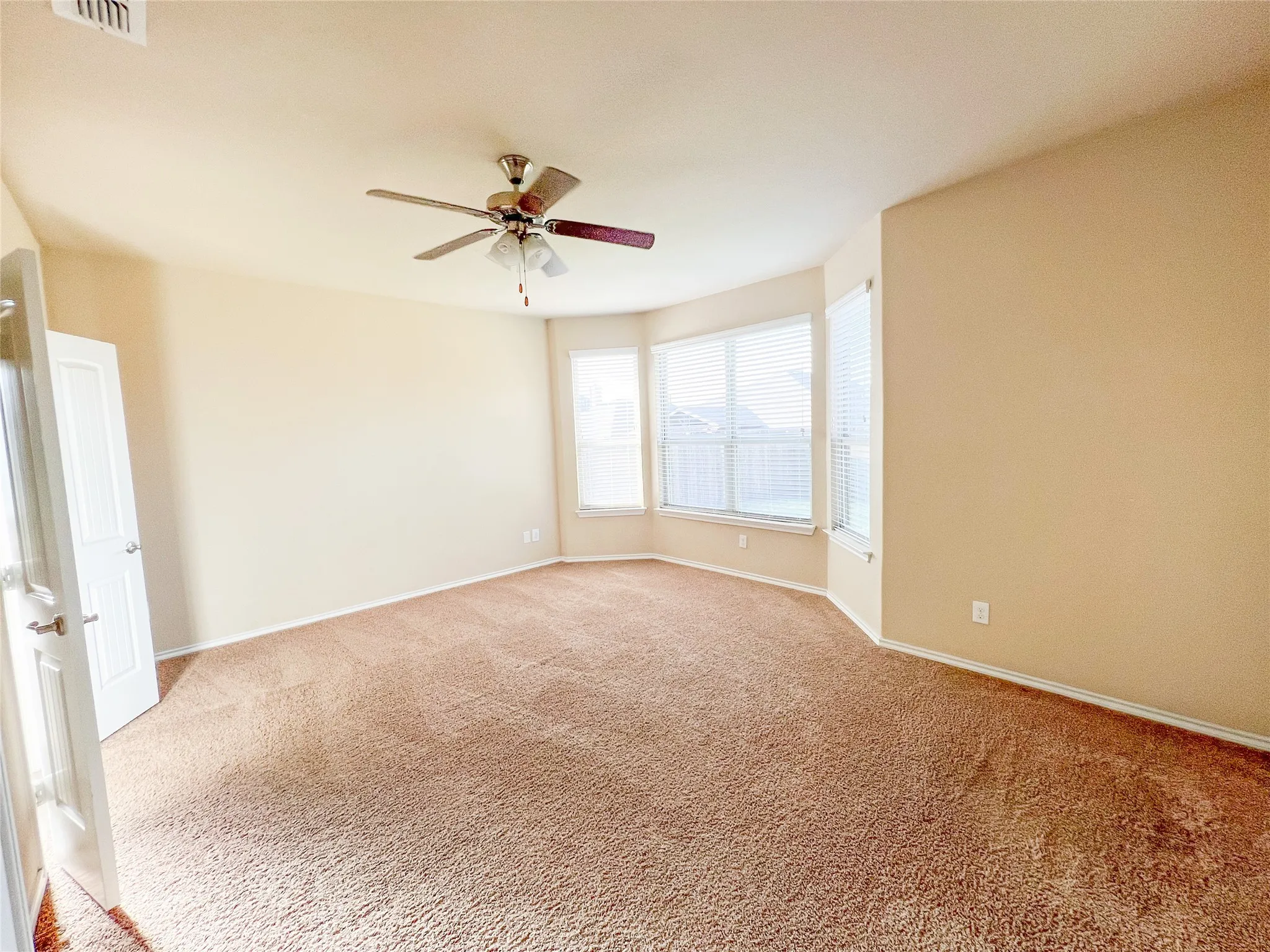 Single Family Residence For Sale in Denton County , 5816 Marsh Rail Drive, Denton, Texas 76208, 3 Bedroom, 2 Bathroom, 2 Garage spaces, 1,510 Sqft, built in 2015, mls#21340308, Real Estate Agent in Denton, Homes For Sale in Denton county, Homes For Sale in Denton, Realtor in Denton Texas, Real Estate Brokerage Independent Realty Texas, Luminita Cordes Realtor