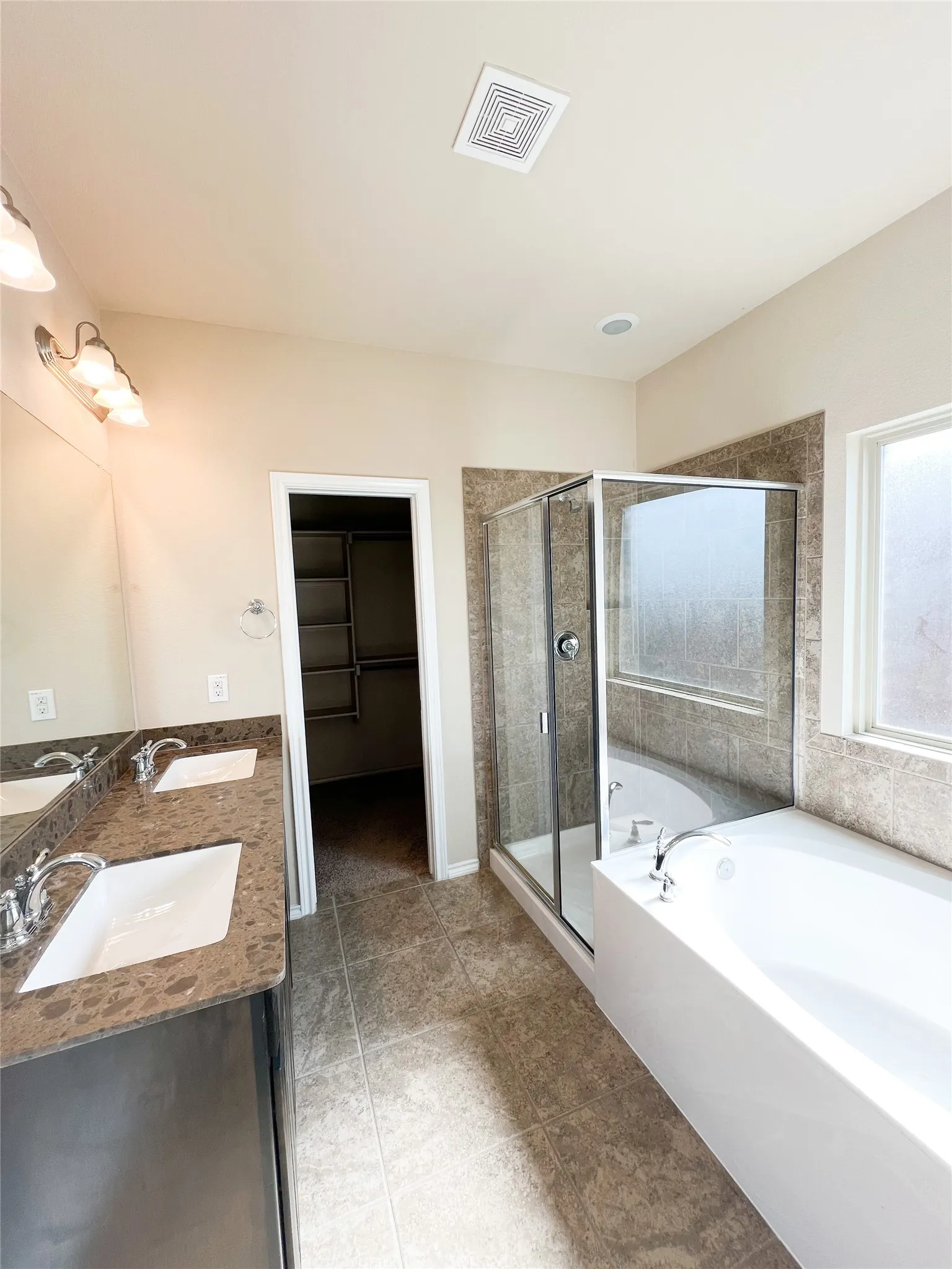 Single Family Residence For Sale in Denton County , 5816 Marsh Rail Drive, Denton, Texas 76208, 3 Bedroom, 2 Bathroom, 2 Garage spaces, 1,510 Sqft, built in 2015, mls#21340308, Real Estate Agent in Denton, Homes For Sale in Denton county, Homes For Sale in Denton, Realtor in Denton Texas, Real Estate Brokerage Independent Realty Texas, Luminita Cordes Realtor