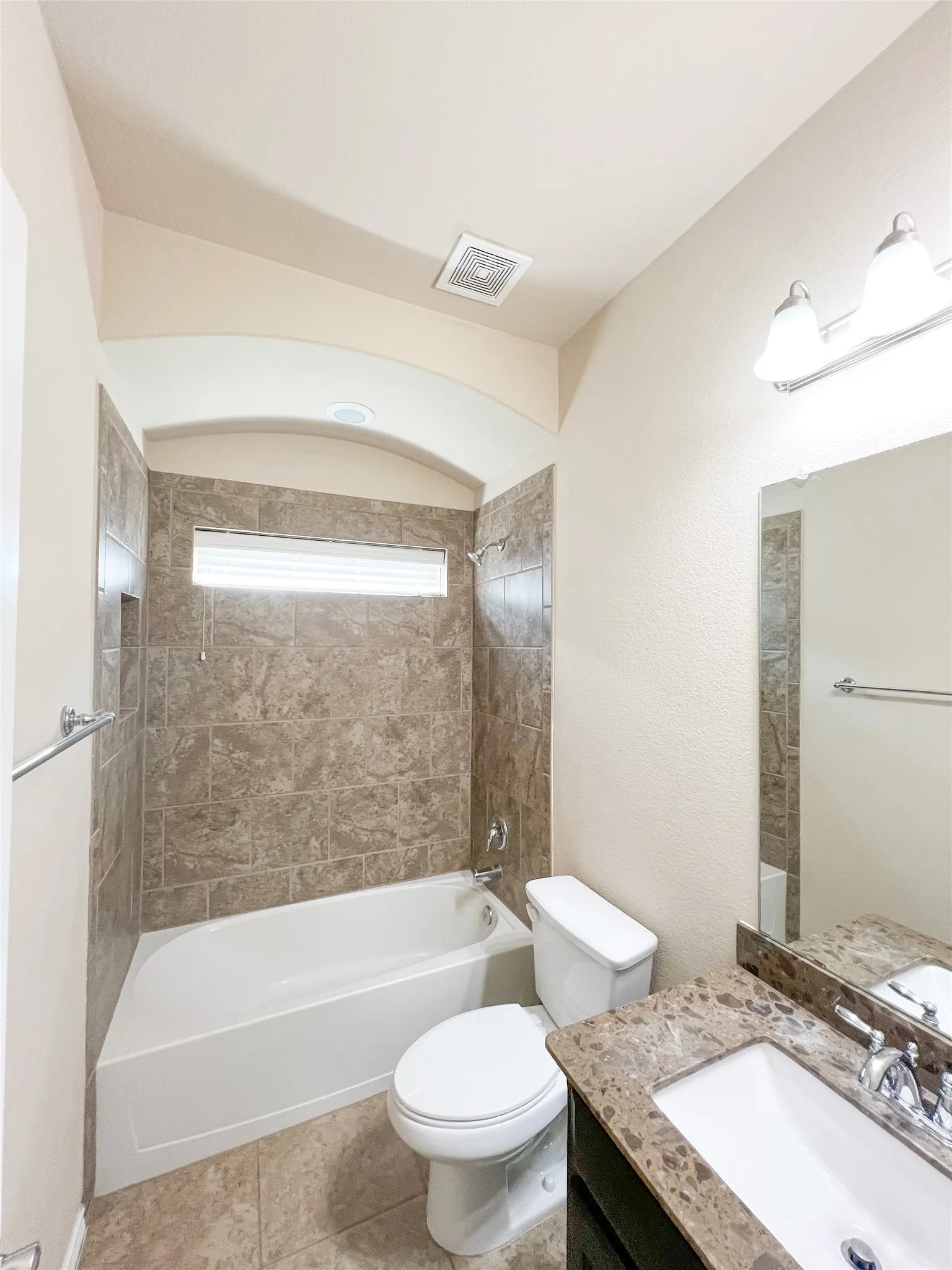 Single Family Residence For Sale in Denton County , 5816 Marsh Rail Drive, Denton, Texas 76208, 3 Bedroom, 2 Bathroom, 2 Garage spaces, 1,510 Sqft, built in 2015, mls#21340308, Real Estate Agent in Denton, Homes For Sale in Denton county, Homes For Sale in Denton, Realtor in Denton Texas, Real Estate Brokerage Independent Realty Texas, Luminita Cordes Realtor