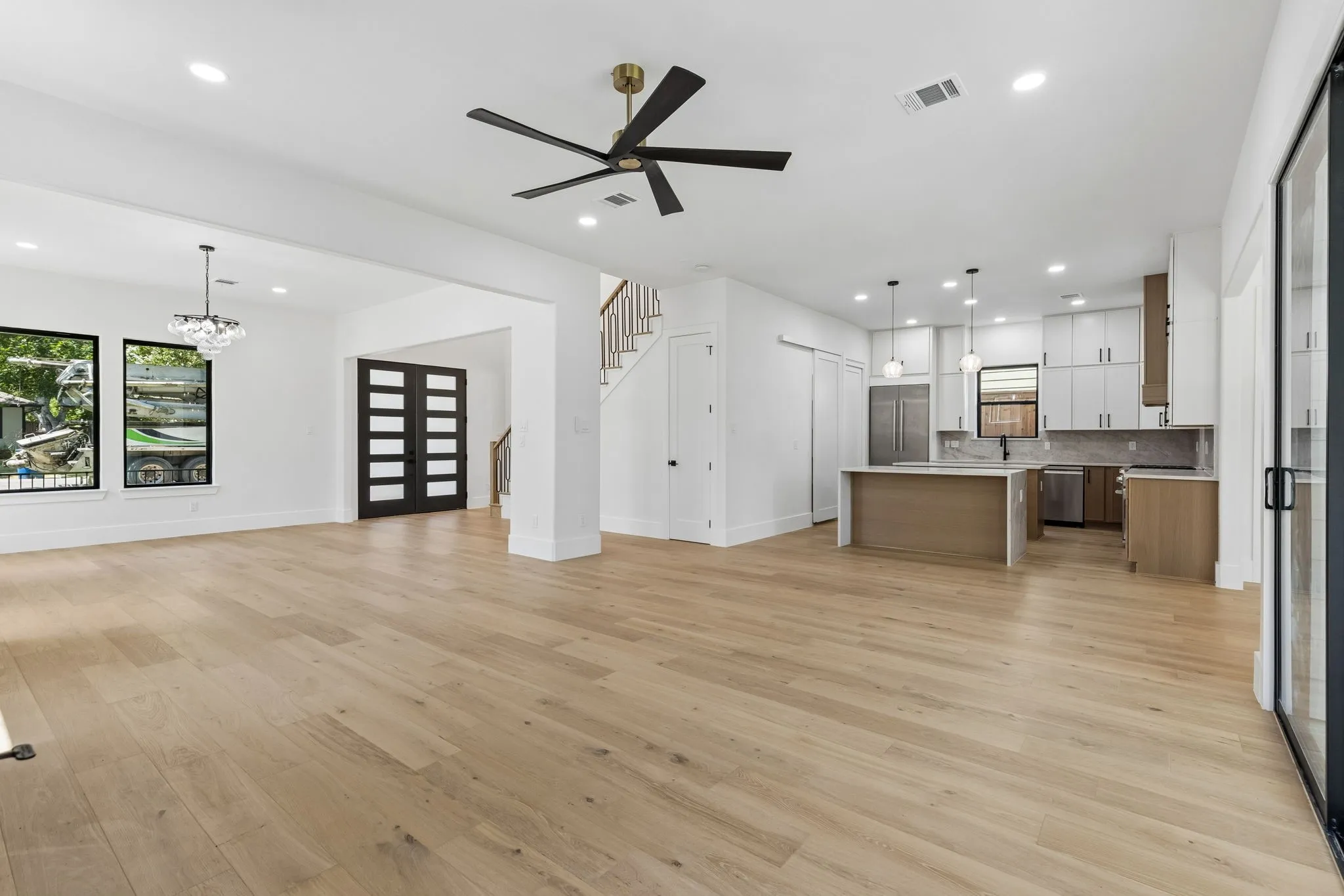Single Family Residence For Sale in Dallas County , 9030 Diceman Drive, Dallas, Texas 75218, 4 Bedroom, 5 Bathroom, 2 Garage spaces, 3,200 Sqft, built in 2006, mls#21343481, Real Estate Agent in Dallas, Homes For Sale in Dallas county, Homes For Sale in Dallas, Realtor in Dallas Texas, Real Estate Brokerage Independent Realty Texas, Luminita Cordes Realtor