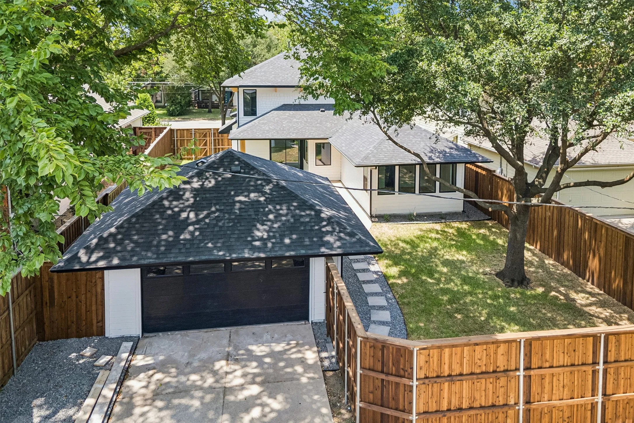 Single Family Residence For Sale in Dallas County , 9030 Diceman Drive, Dallas, Texas 75218, 4 Bedroom, 5 Bathroom, 2 Garage spaces, 3,200 Sqft, built in 2006, mls#21343481, Real Estate Agent in Dallas, Homes For Sale in Dallas county, Homes For Sale in Dallas, Realtor in Dallas Texas, Real Estate Brokerage Independent Realty Texas, Luminita Cordes Realtor