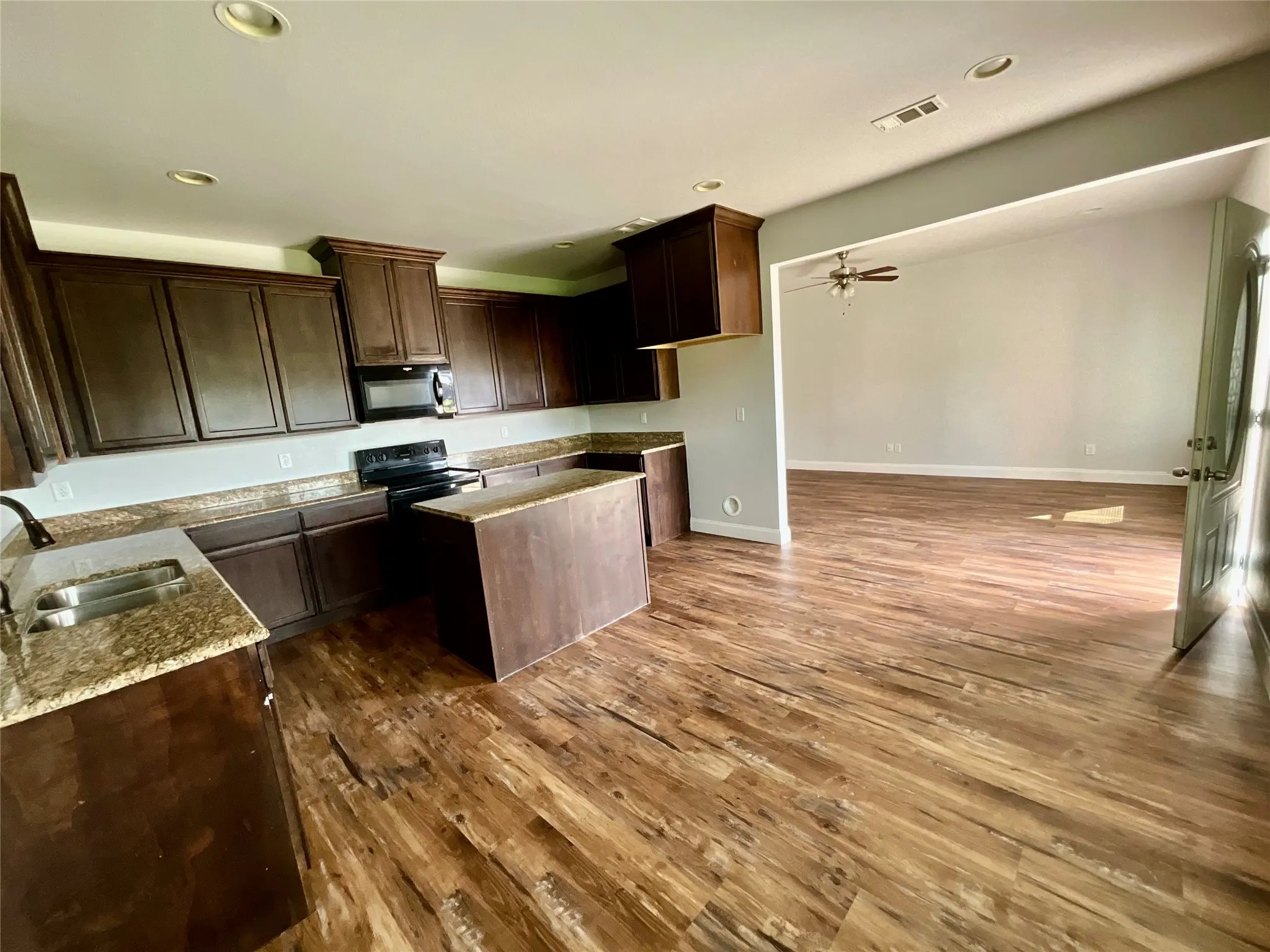 Single Family Residence For Rent in Hunt County , 4705 Henry Street, Greenville, Texas 75401, 3 Bedroom, 2 Bathroom, 1 Garage spaces, 1,343 Sqft, built in 2018, mls#21345604, Real Estate Agent in Greenville, Homes For Rent in Hunt county, Homes For Rent in Greenville, Realtor in Greenville Texas, Real Estate Brokerage Independent Realty Texas, Luminita Cordes Realtor