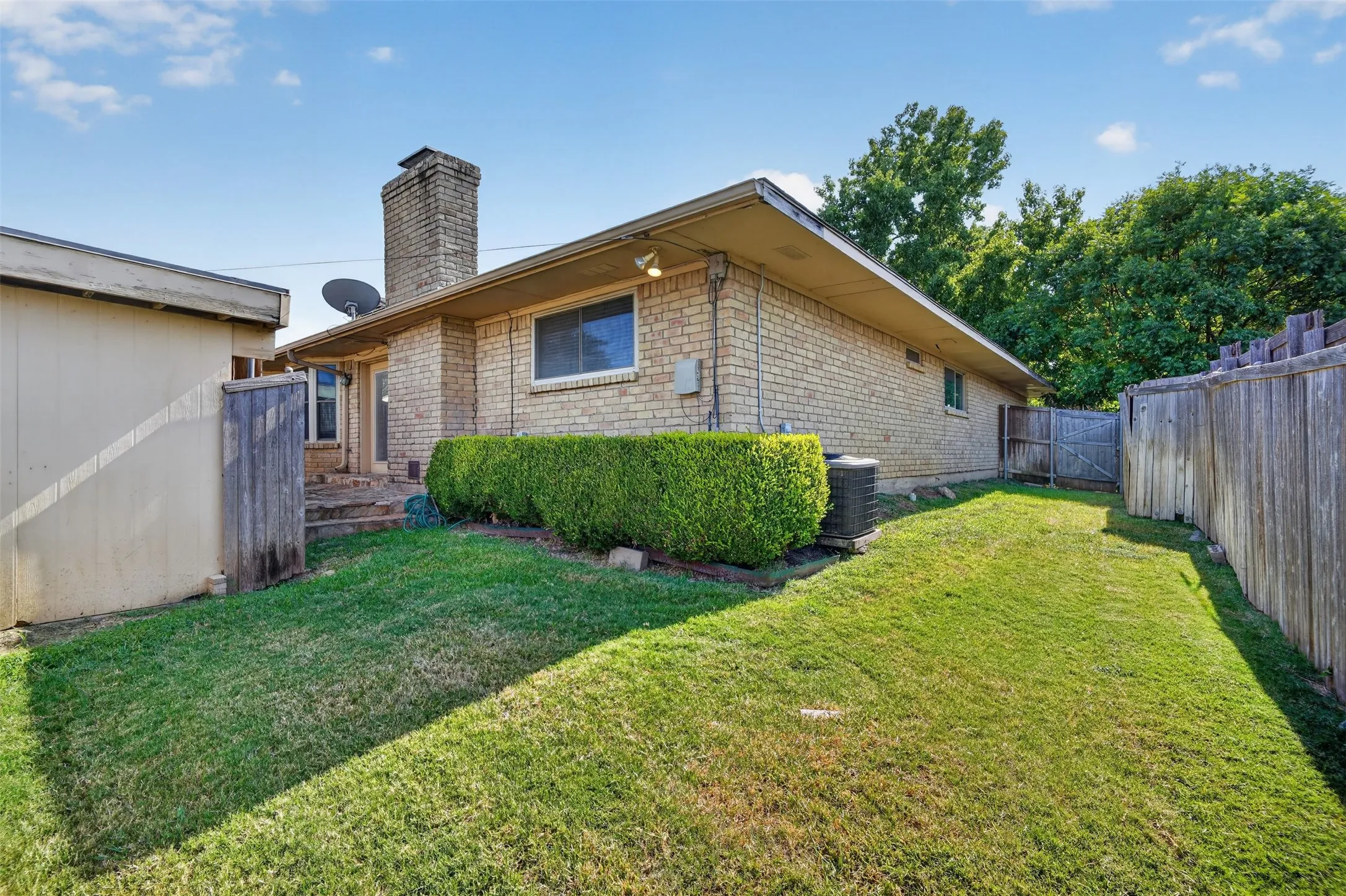 Duplex For Sale in Dallas County , 10524 Ravenscroft, Dallas, Texas 75230, 6 Bedroom, 4 Bathroom, Garage spaces, 0 Sqft, built in 1969, mls#21343669, Real Estate Agent in Dallas, Homes For Sale in Dallas county, Homes For Sale in Dallas, Realtor in Dallas Texas, Real Estate Brokerage Independent Realty Texas, Luminita Cordes Realtor