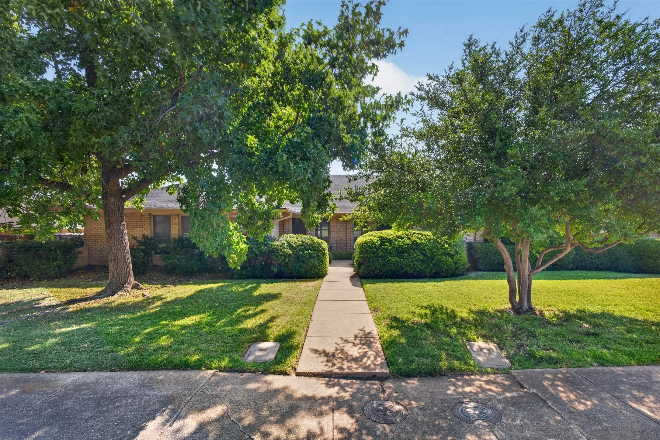 Duplex For Sale in Dallas County , 10524 Ravenscroft, Dallas, Texas 75230, 6 Bedroom, 4 Bathroom, Garage spaces, 0 Sqft, built in 1969, mls#21343669, Real Estate Agent in Dallas, Homes For Sale in Dallas county, Homes For Sale in Dallas, Realtor in Dallas Texas, Real Estate Brokerage Independent Realty Texas, Luminita Cordes Realtor