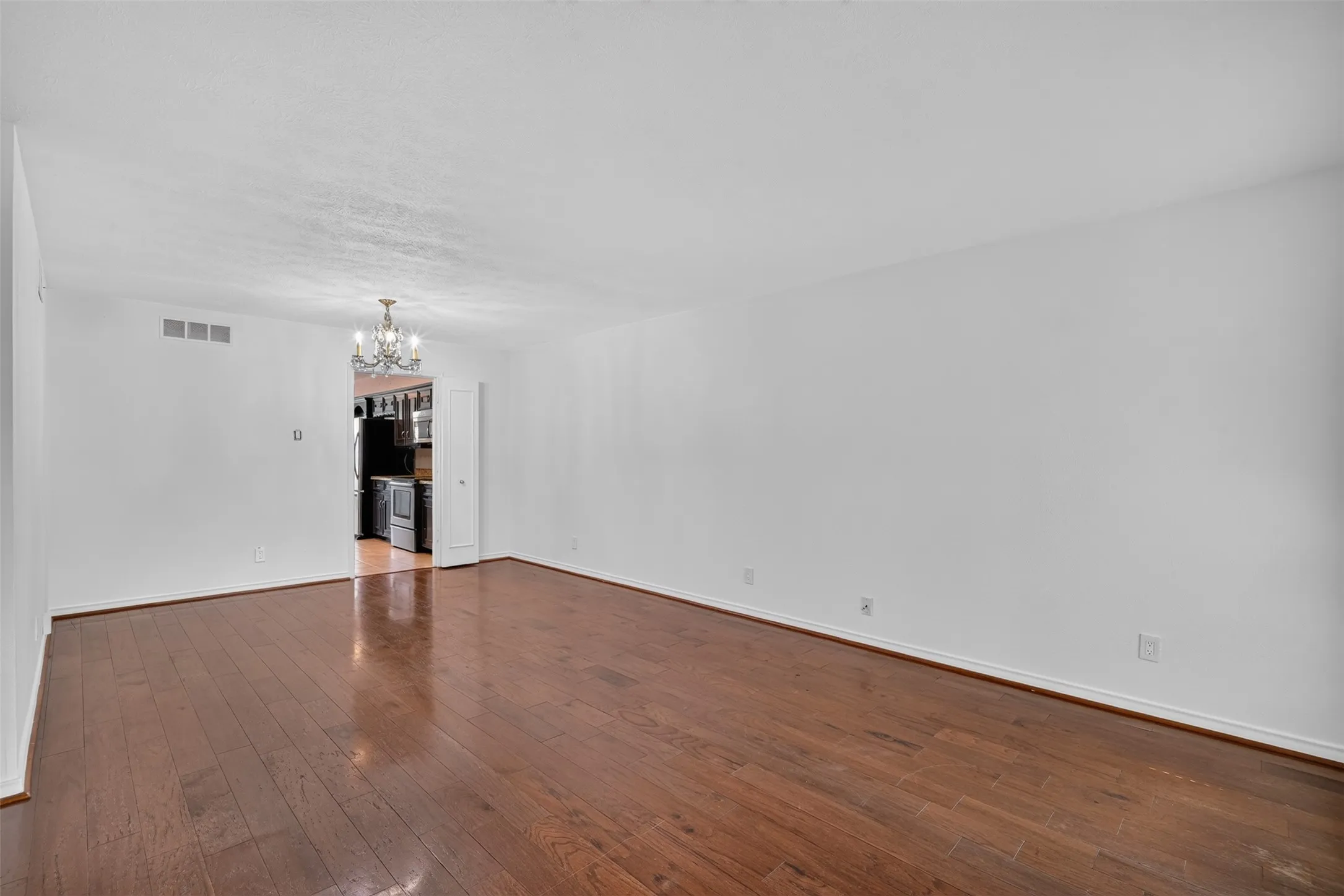 Duplex For Sale in Dallas County , 10524 Ravenscroft, Dallas, Texas 75230, 6 Bedroom, 4 Bathroom, Garage spaces, 0 Sqft, built in 1969, mls#21343669, Real Estate Agent in Dallas, Homes For Sale in Dallas county, Homes For Sale in Dallas, Realtor in Dallas Texas, Real Estate Brokerage Independent Realty Texas, Luminita Cordes Realtor