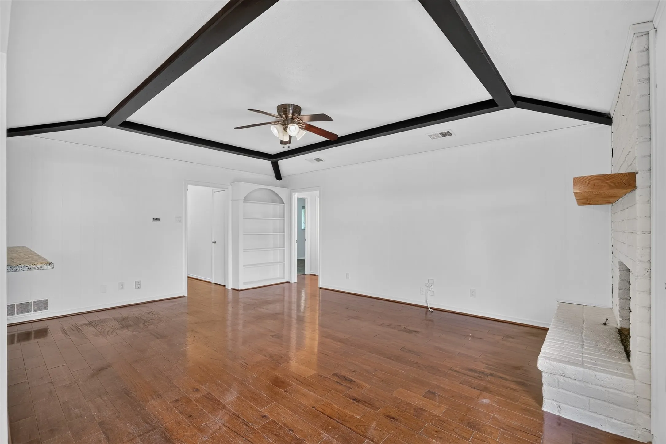 Duplex For Sale in Dallas County , 10524 Ravenscroft, Dallas, Texas 75230, 6 Bedroom, 4 Bathroom, Garage spaces, 0 Sqft, built in 1969, mls#21343669, Real Estate Agent in Dallas, Homes For Sale in Dallas county, Homes For Sale in Dallas, Realtor in Dallas Texas, Real Estate Brokerage Independent Realty Texas, Luminita Cordes Realtor