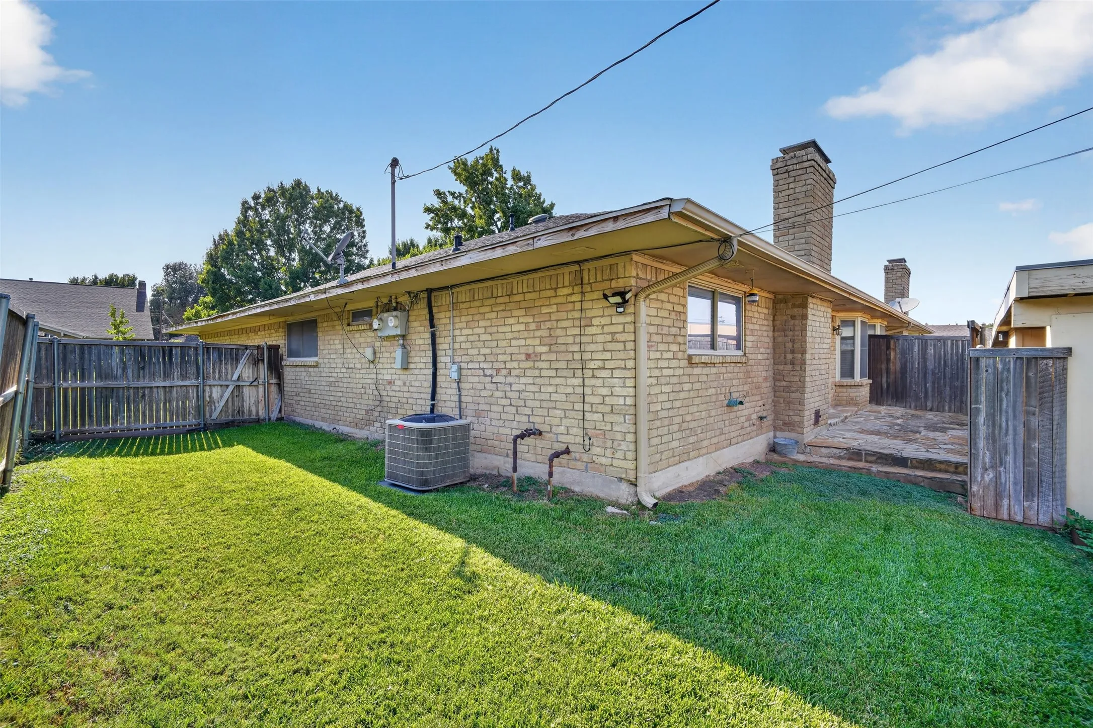 Duplex For Sale in Dallas County , 10524 Ravenscroft, Dallas, Texas 75230, 6 Bedroom, 4 Bathroom, Garage spaces, 0 Sqft, built in 1969, mls#21343669, Real Estate Agent in Dallas, Homes For Sale in Dallas county, Homes For Sale in Dallas, Realtor in Dallas Texas, Real Estate Brokerage Independent Realty Texas, Luminita Cordes Realtor