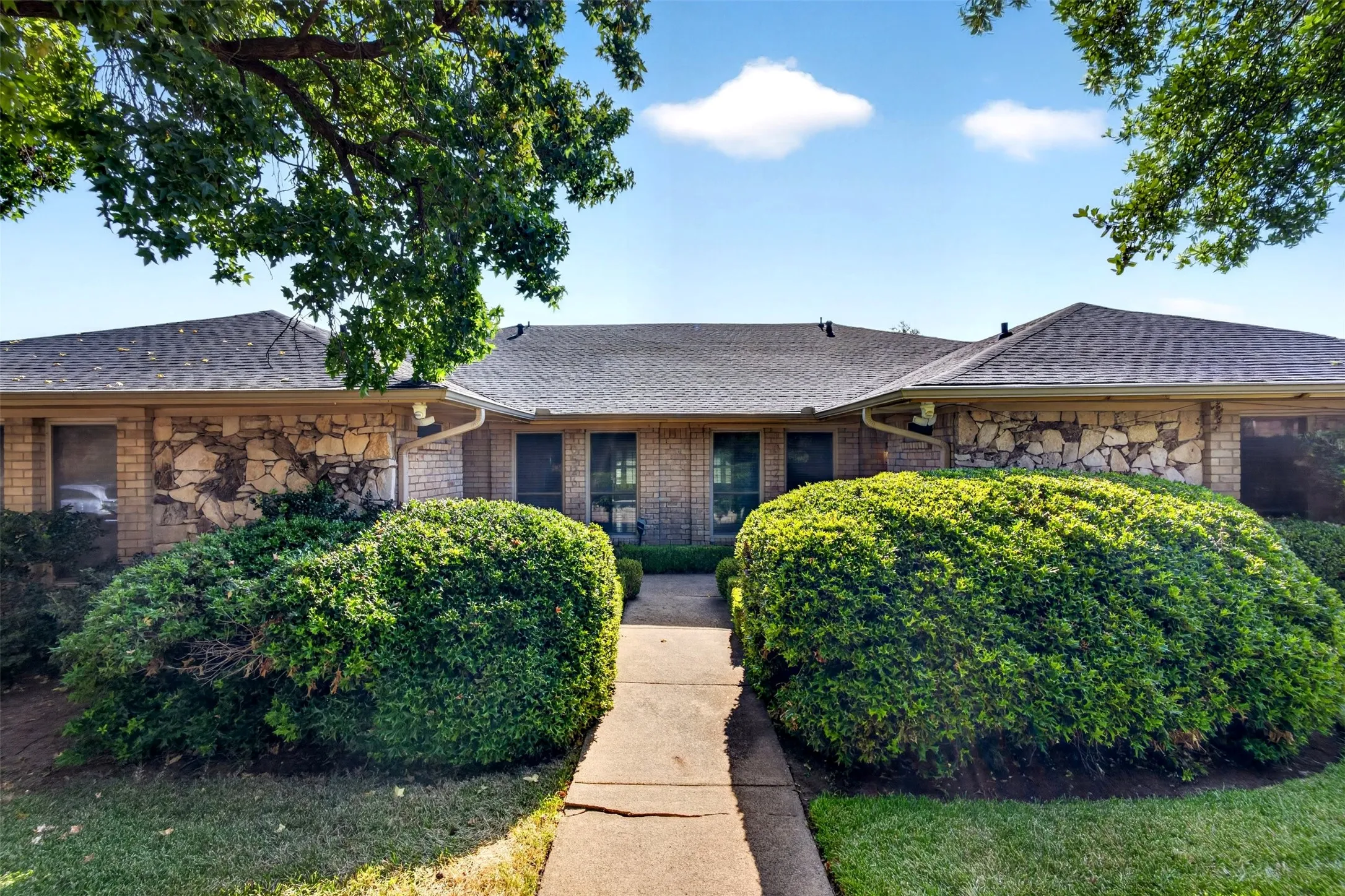 Duplex For Sale in Dallas County , 10524 Ravenscroft, Dallas, Texas 75230, 6 Bedroom, 4 Bathroom, Garage spaces, 0 Sqft, built in 1969, mls#21343669, Real Estate Agent in Dallas, Homes For Sale in Dallas county, Homes For Sale in Dallas, Realtor in Dallas Texas, Real Estate Brokerage Independent Realty Texas, Luminita Cordes Realtor