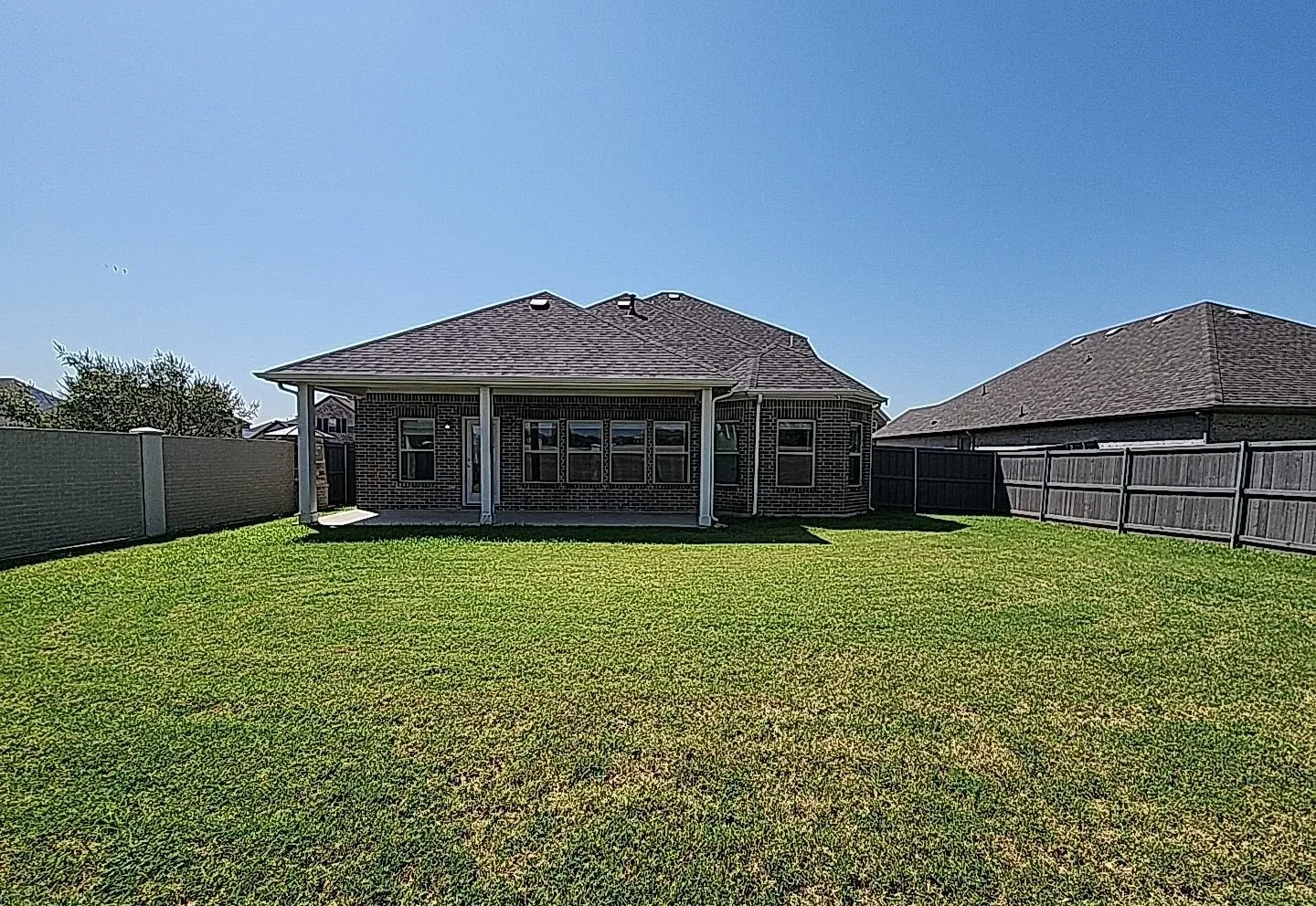 Single Family Residence For Sale in Ellis County , 7105 Pampas Place, Venus, Texas 76084, 4 Bedroom, 3 Bathroom, 3 Garage spaces, 2,476 Sqft, built in 2022, mls#21345587, Real Estate Agent in Venus, Homes For Sale in Ellis county, Homes For Sale in Venus, Realtor in Venus Texas, Real Estate Brokerage Independent Realty Texas, Luminita Cordes Realtor