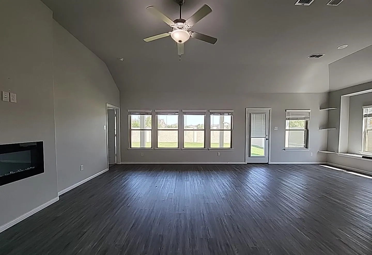 Single Family Residence For Sale in Ellis County , 7105 Pampas Place, Venus, Texas 76084, 4 Bedroom, 3 Bathroom, 3 Garage spaces, 2,476 Sqft, built in 2022, mls#21345587, Real Estate Agent in Venus, Homes For Sale in Ellis county, Homes For Sale in Venus, Realtor in Venus Texas, Real Estate Brokerage Independent Realty Texas, Luminita Cordes Realtor