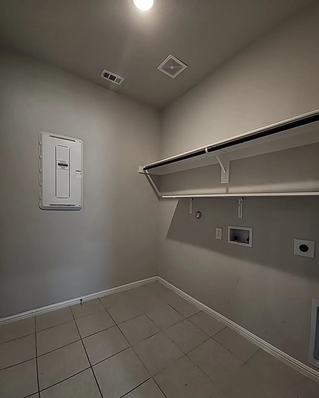 Single Family Residence For Sale in Ellis County , 7105 Pampas Place, Venus, Texas 76084, 4 Bedroom, 3 Bathroom, 3 Garage spaces, 2,476 Sqft, built in 2022, mls#21345587, Real Estate Agent in Venus, Homes For Sale in Ellis county, Homes For Sale in Venus, Realtor in Venus Texas, Real Estate Brokerage Independent Realty Texas, Luminita Cordes Realtor