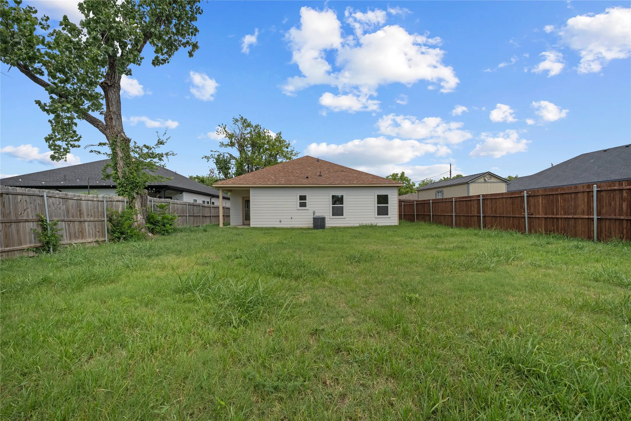 Single Family Residence For Sale in Dallas County , 4115 Vineyard Drive, Dallas, Texas 75212, 4 Bedroom, 2 Bathroom, 2 Garage spaces, 2,334 Sqft, built in 2025, mls#21344483, Real Estate Agent in Dallas, Homes For Sale in Dallas county, Homes For Sale in Dallas, Realtor in Dallas Texas, Real Estate Brokerage Independent Realty Texas, Luminita Cordes Realtor
