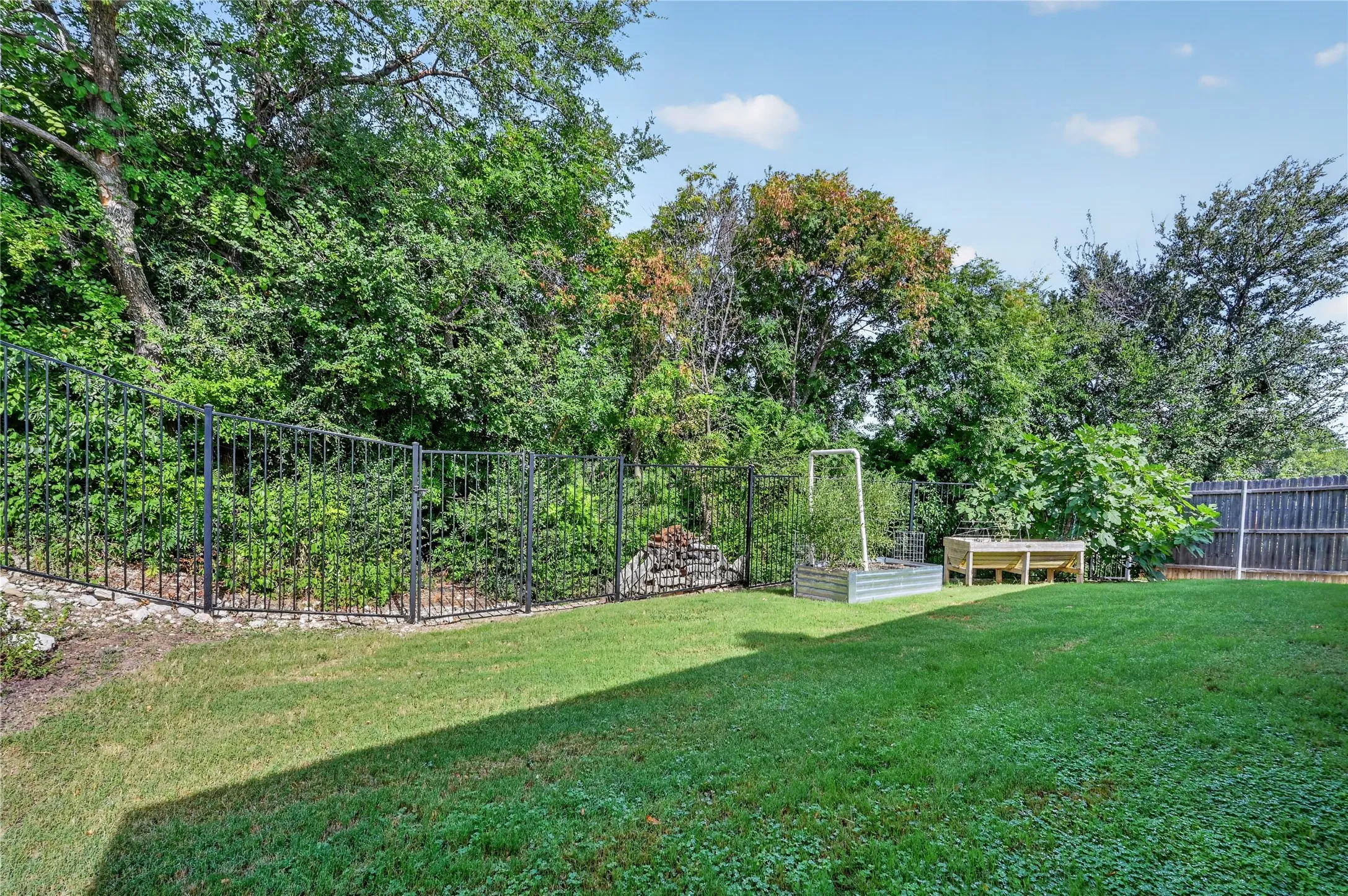 Single Family Residence For Sale in Tarrant County , 116 Wilson Cliff Drive, White Settlement, Texas 76108, 3 Bedroom, 2 Bathroom, 2 Garage spaces, 1,848 Sqft, built in 2020, mls#21341161, Real Estate Agent in White Settlement, Homes For Sale in Tarrant county, Homes For Sale in White Settlement, Realtor in White Settlement Texas, Real Estate Brokerage Independent Realty Texas, Luminita Cordes Realtor