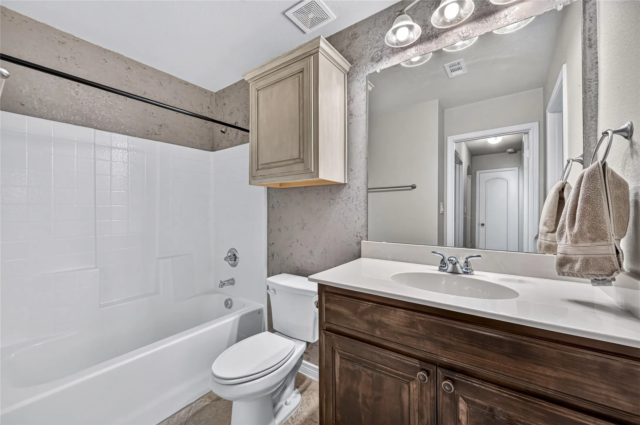 Secondary Full Bath
