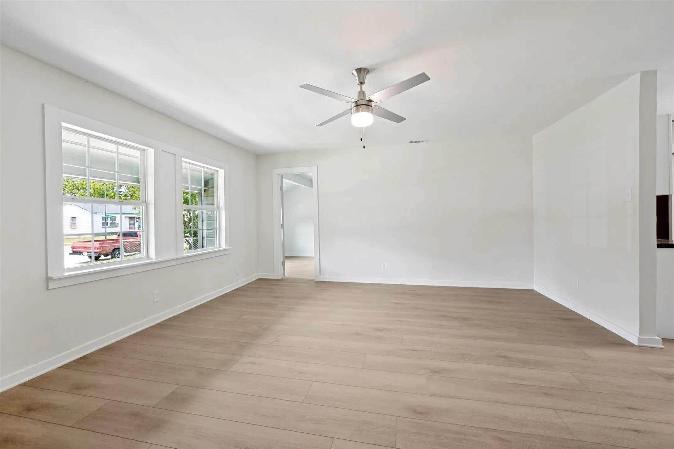 Single Family Residence For Sale in Tarrant County , 4401 Forbes Street, Fort Worth, Texas 76105, 3 Bedroom, 2 Bathroom, Garage spaces, 1,244 Sqft, built in 1954, mls#21345617, Real Estate Agent in Fort Worth, Homes For Sale in Tarrant county, Homes For Sale in Fort Worth, Realtor in Fort Worth Texas, Real Estate Brokerage Independent Realty Texas, Luminita Cordes Realtor