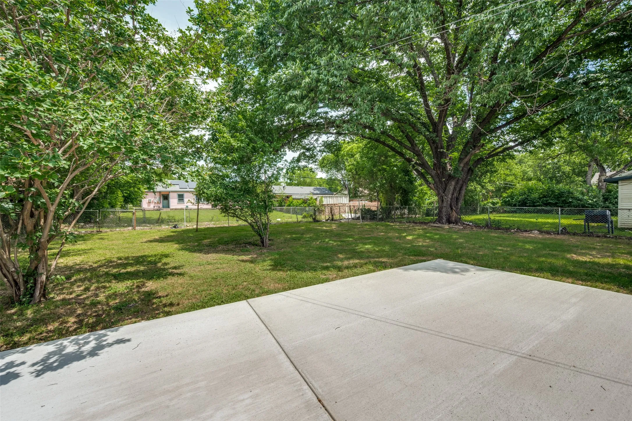 Single Family Residence For Sale in Tarrant County , 4401 Forbes Street, Fort Worth, Texas 76105, 3 Bedroom, 2 Bathroom, Garage spaces, 1,244 Sqft, built in 1954, mls#21345617, Real Estate Agent in Fort Worth, Homes For Sale in Tarrant county, Homes For Sale in Fort Worth, Realtor in Fort Worth Texas, Real Estate Brokerage Independent Realty Texas, Luminita Cordes Realtor