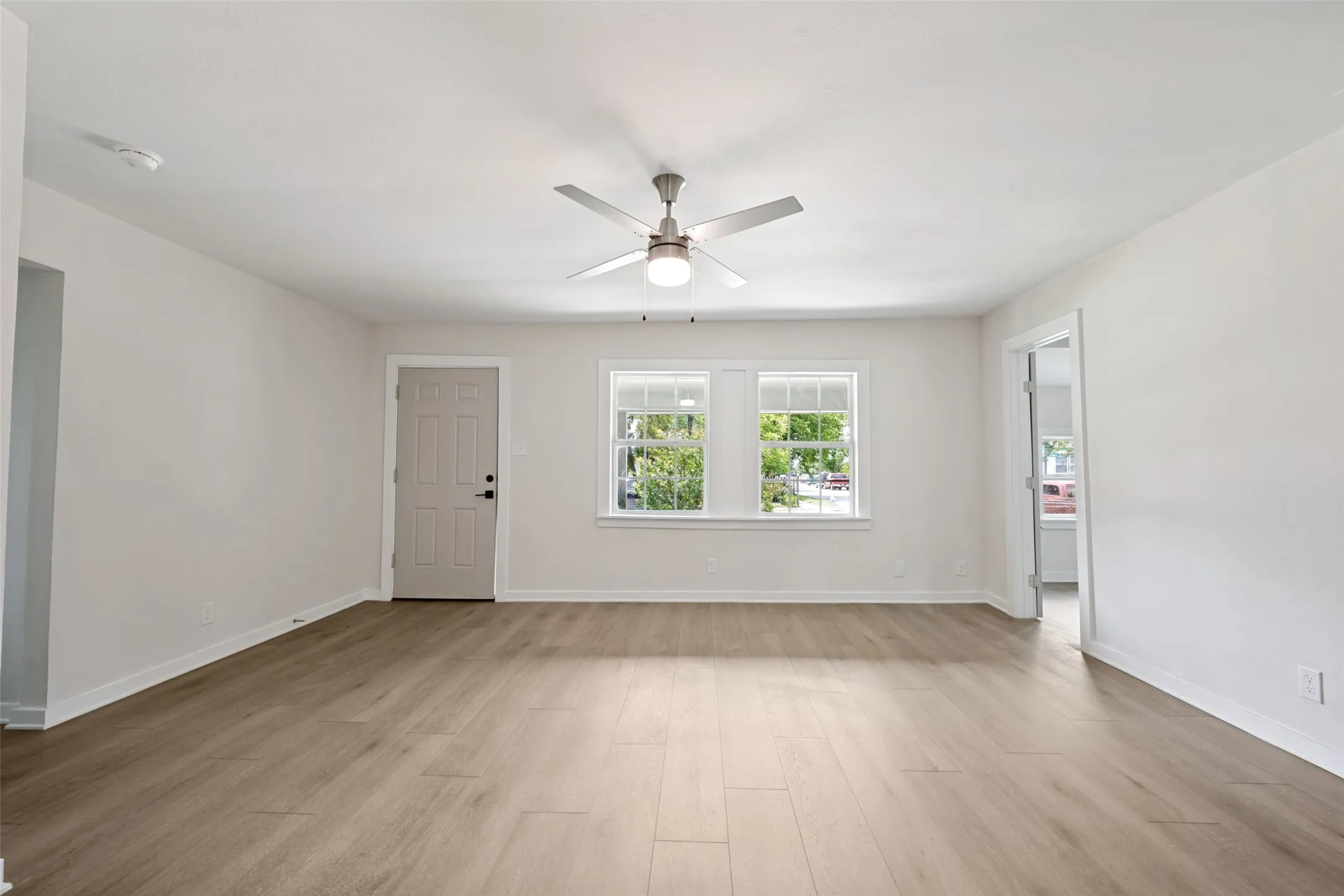 Single Family Residence For Sale in Tarrant County , 4401 Forbes Street, Fort Worth, Texas 76105, 3 Bedroom, 2 Bathroom, Garage spaces, 1,244 Sqft, built in 1954, mls#21345617, Real Estate Agent in Fort Worth, Homes For Sale in Tarrant county, Homes For Sale in Fort Worth, Realtor in Fort Worth Texas, Real Estate Brokerage Independent Realty Texas, Luminita Cordes Realtor